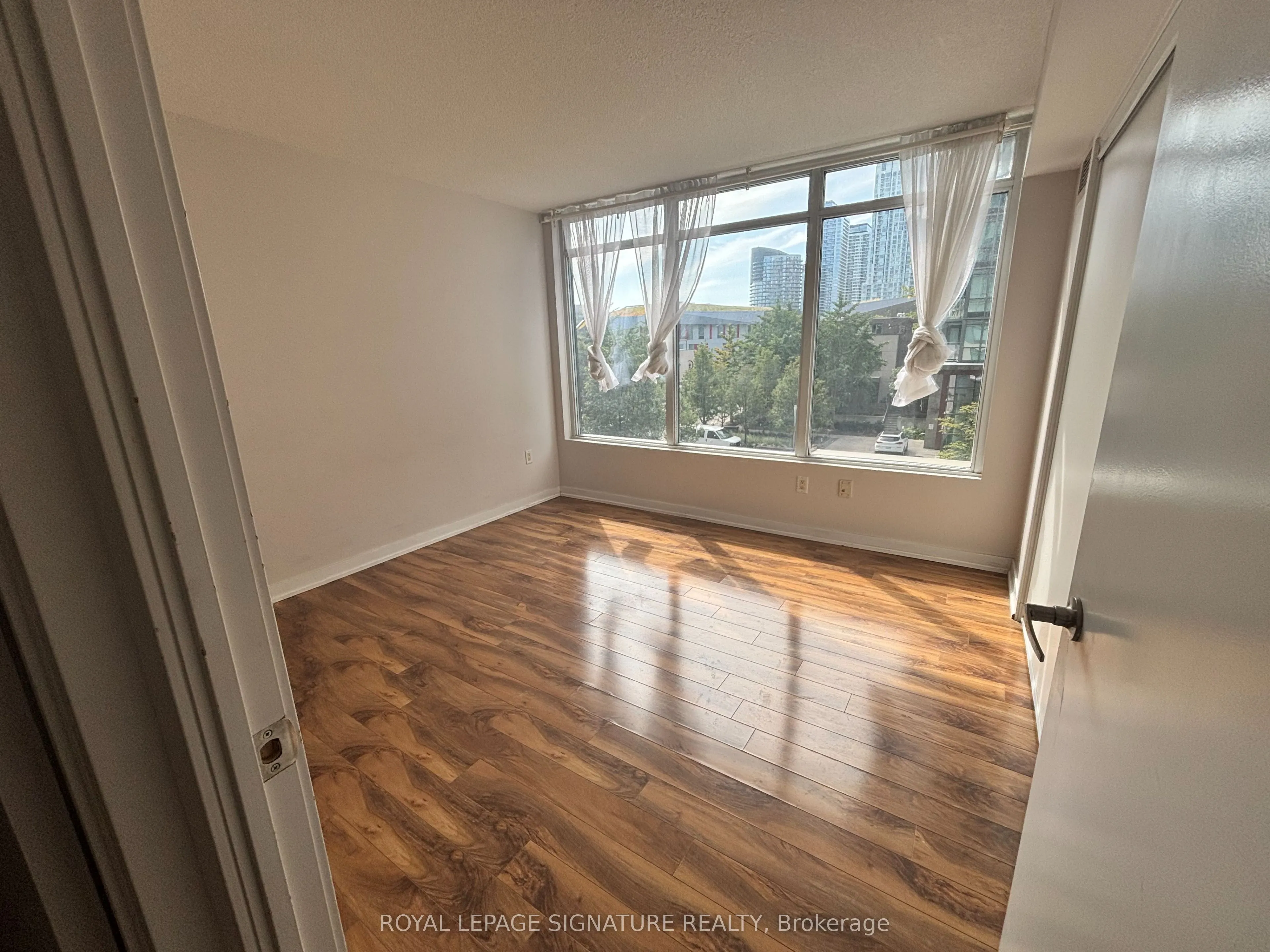 15 Brunel Court, #301