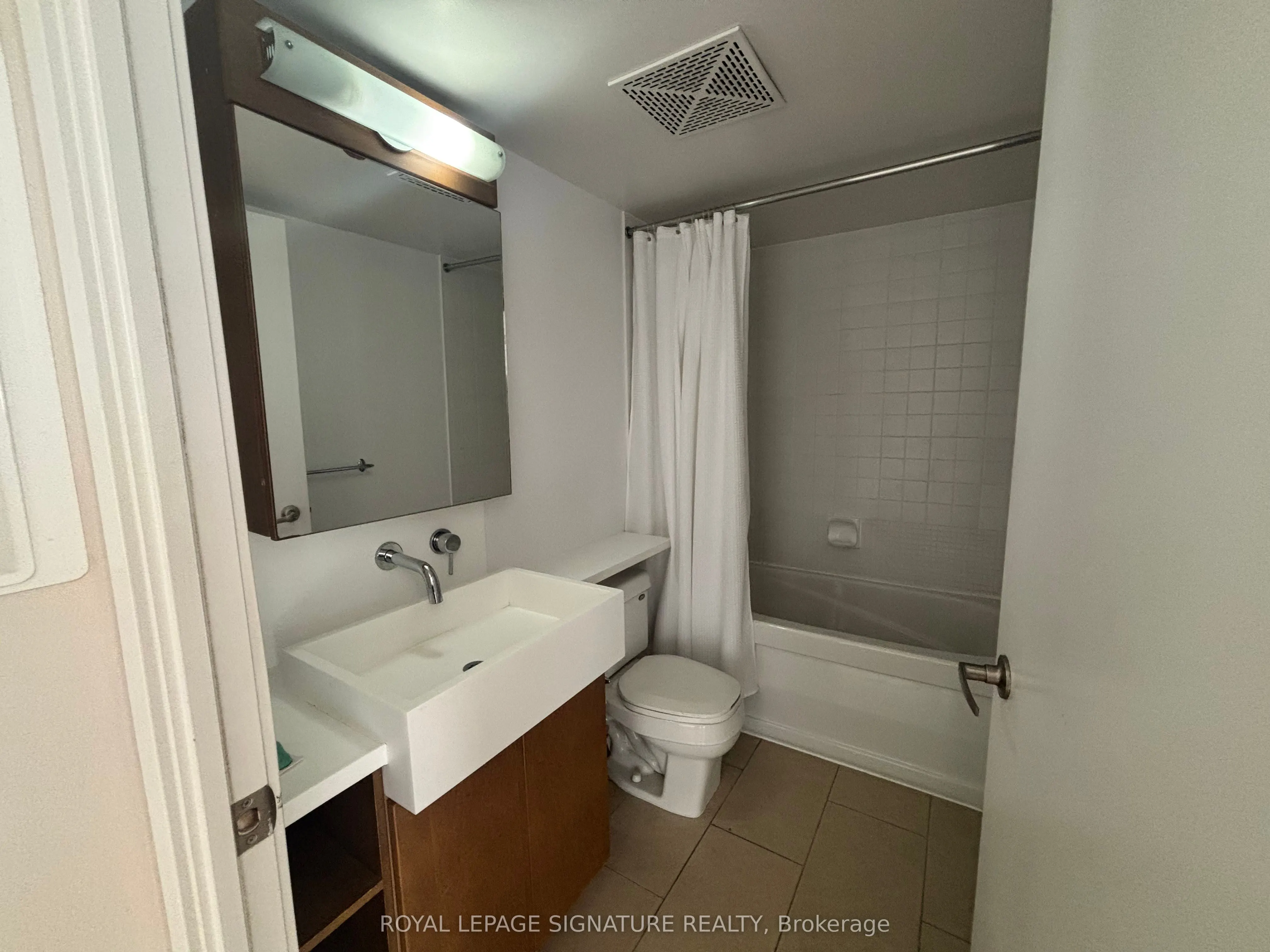 15 Brunel Court, #301