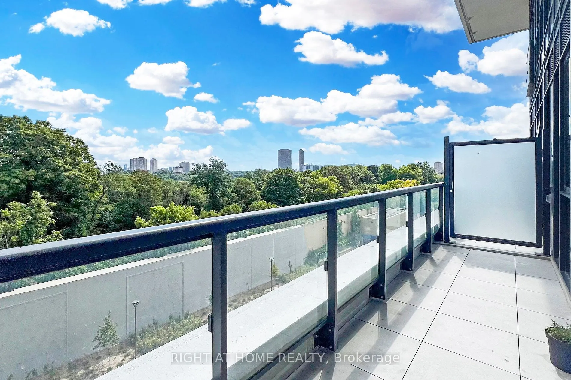 30 INN ON THE PARK Drive, #514