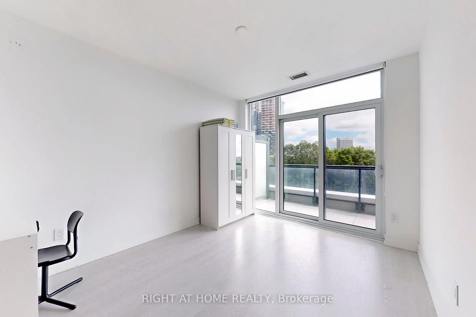 30 INN ON THE PARK Drive, #514
