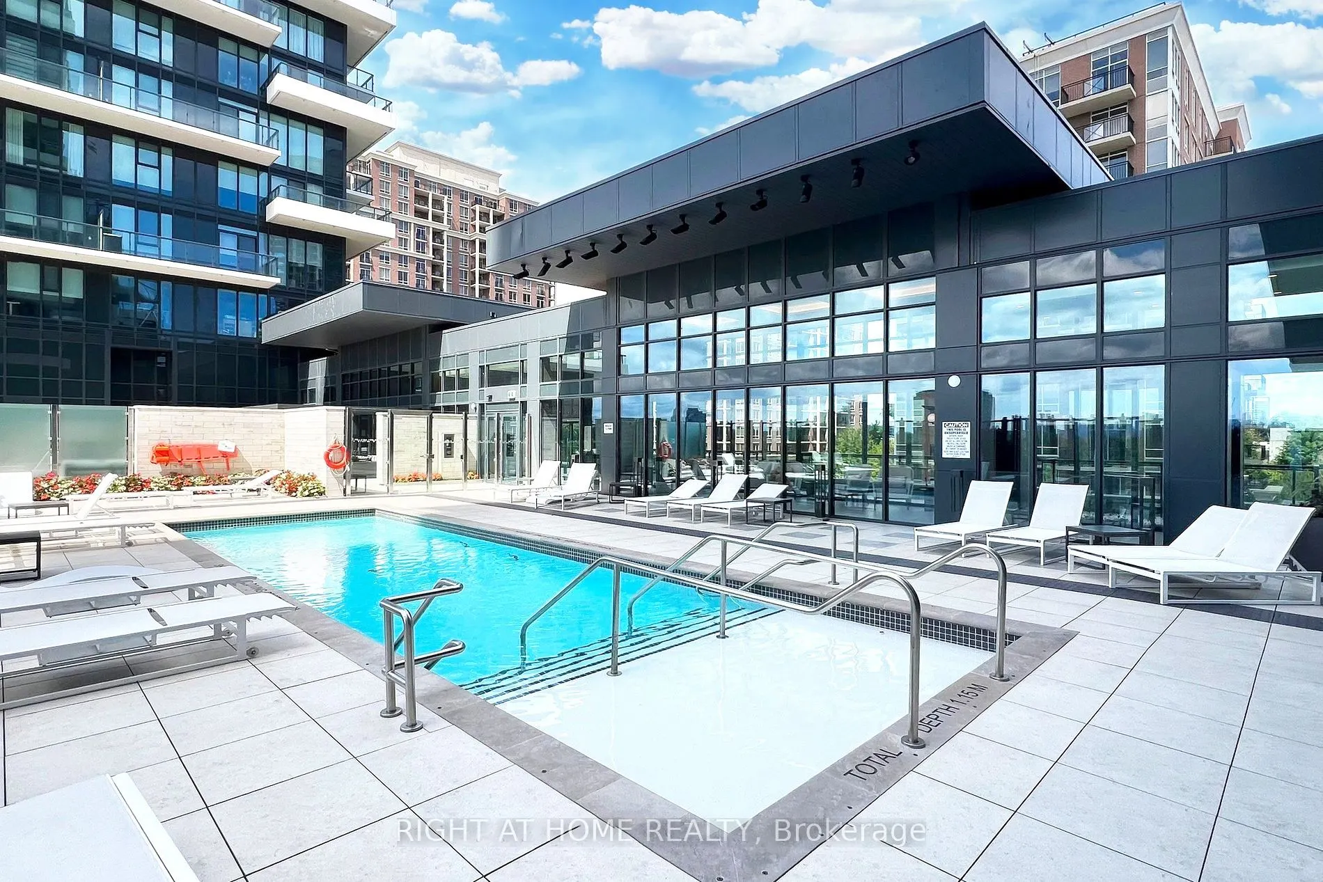 30 INN ON THE PARK Drive, #514