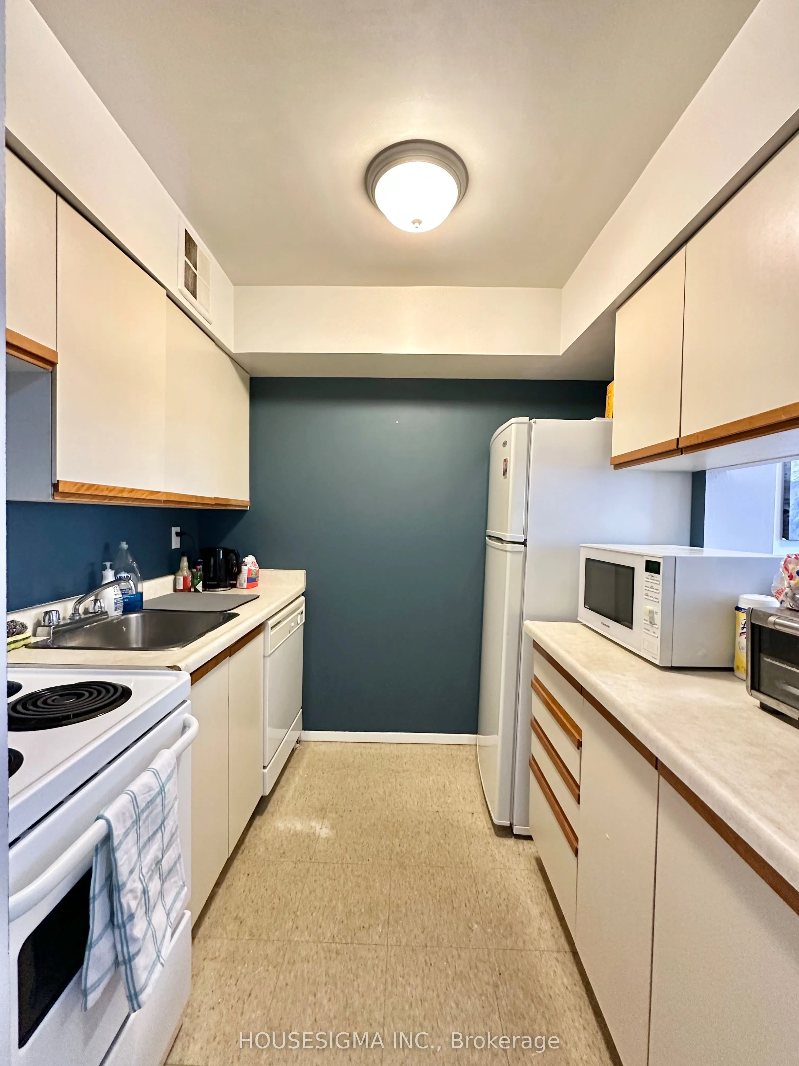633 Bay Street, #1612