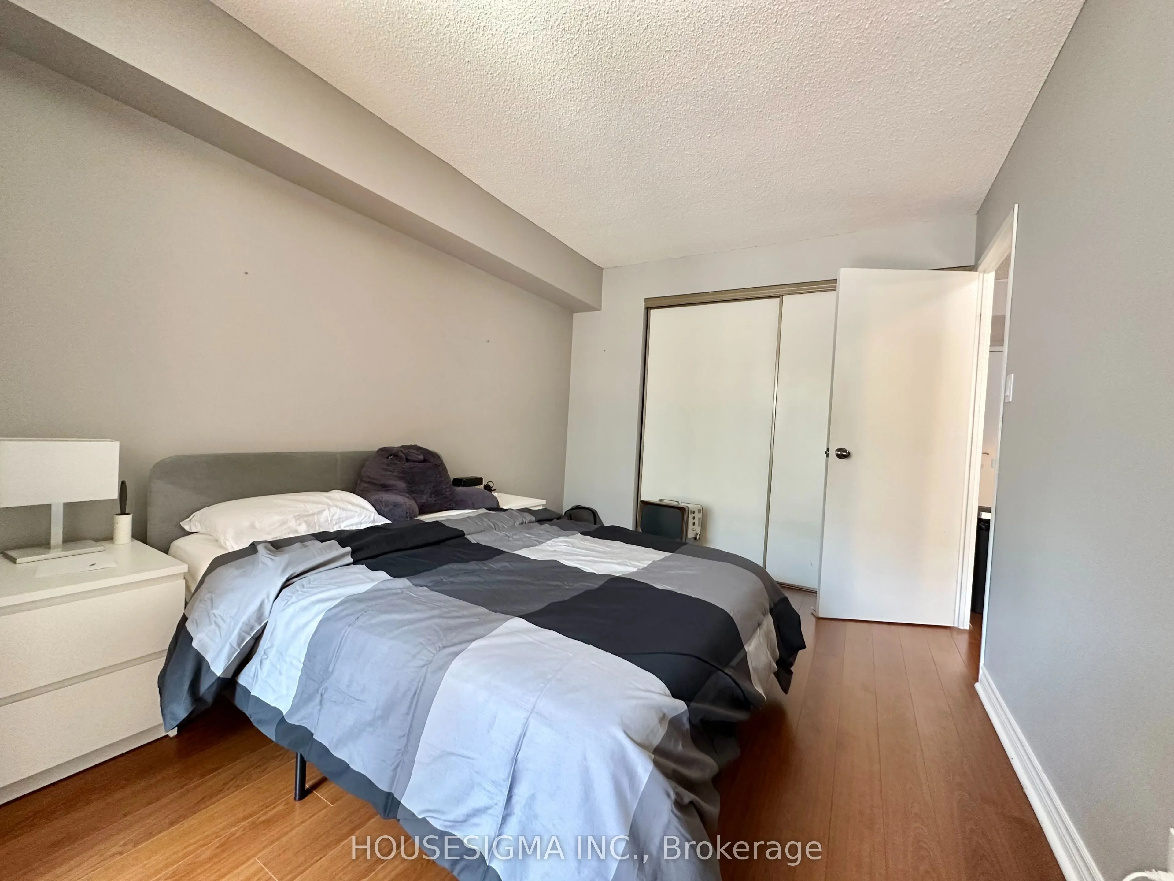 633 Bay Street, #1612