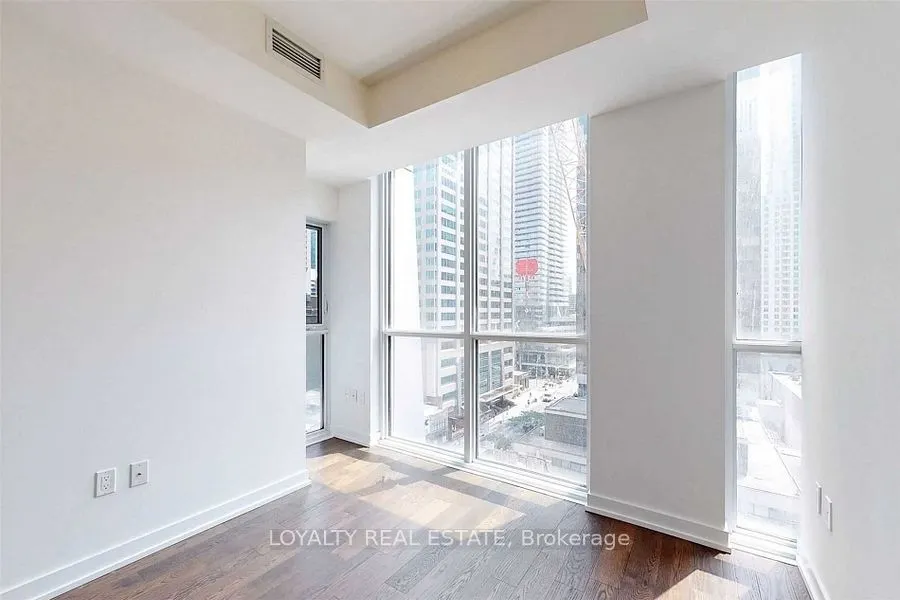 1 Yorkville Avenue