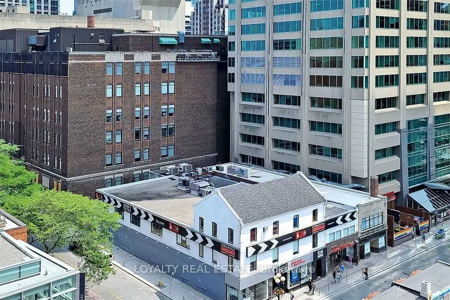 1 Yorkville Avenue