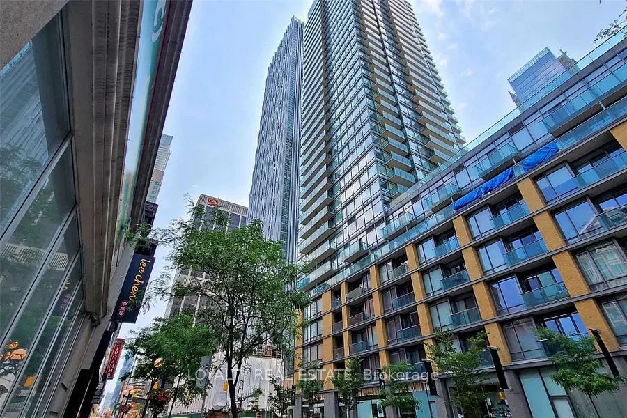 1 Yorkville Avenue