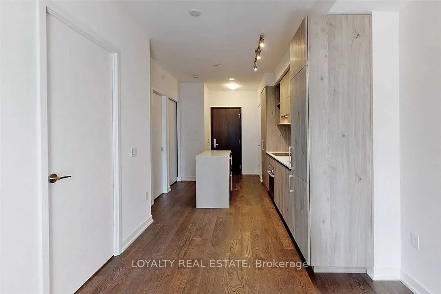 1 Yorkville Avenue