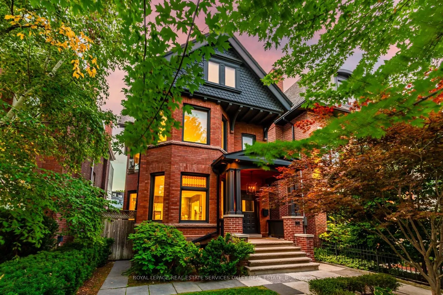 134 Roxborough Street W