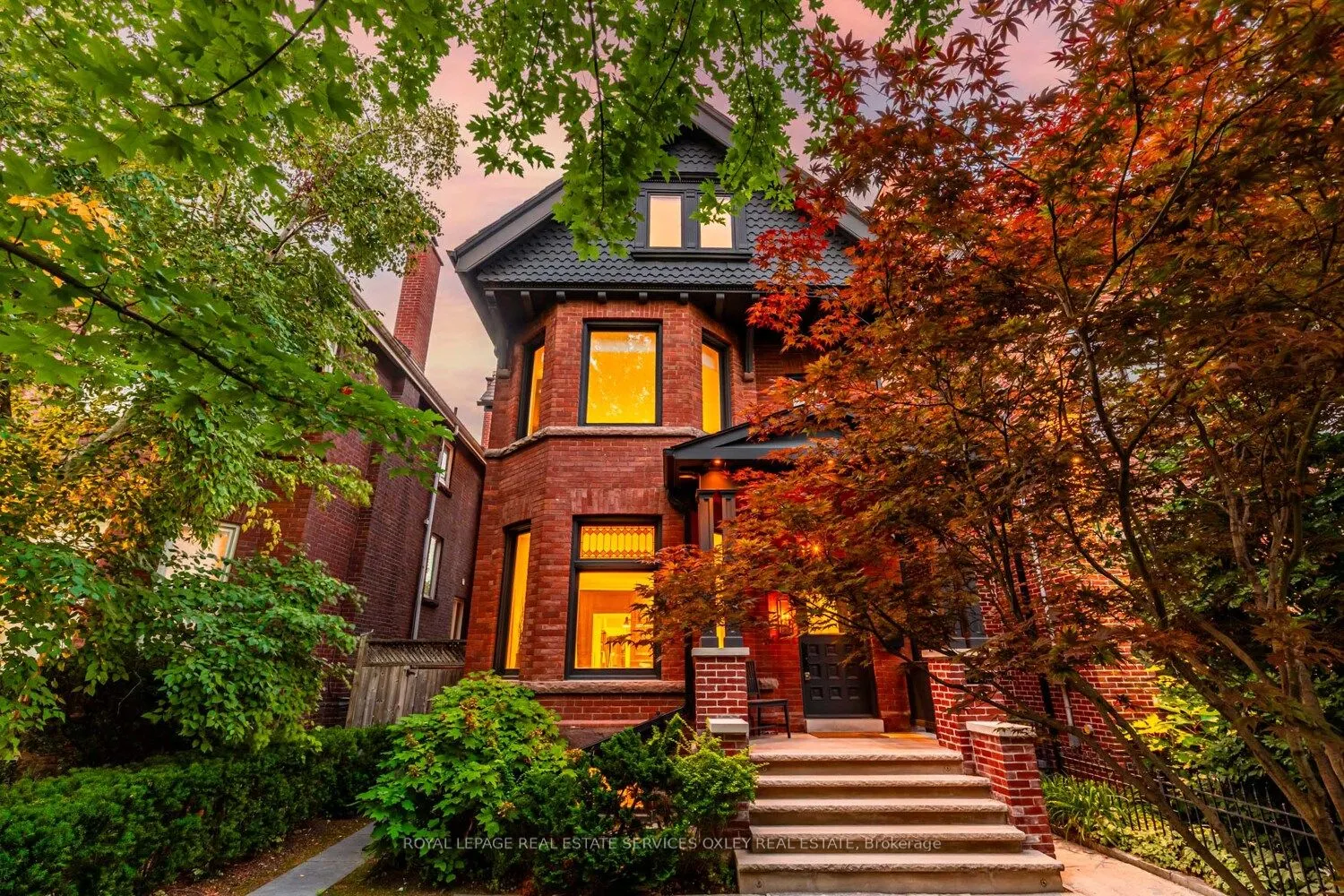 134 Roxborough Street W