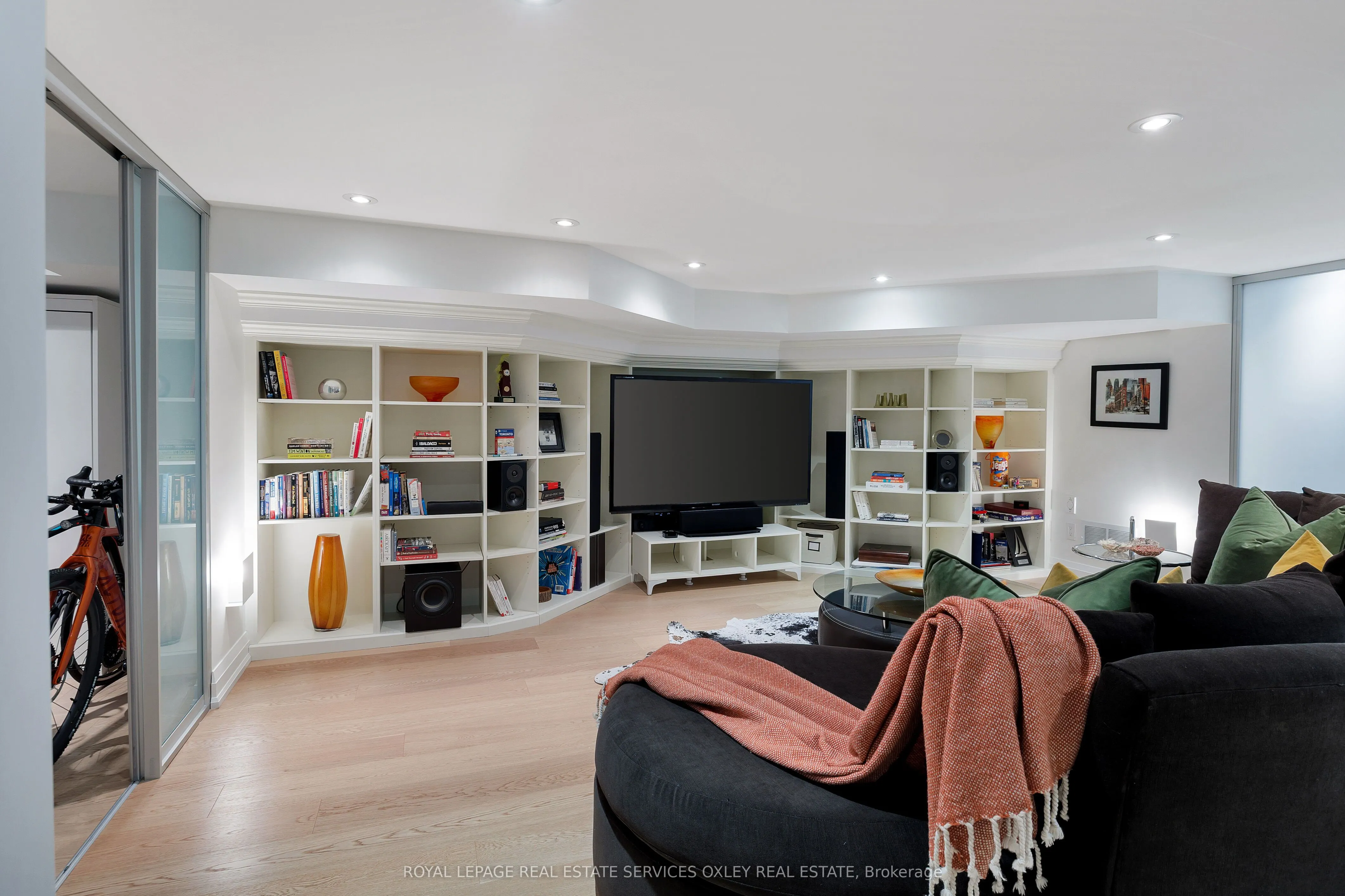 134 Roxborough Street W