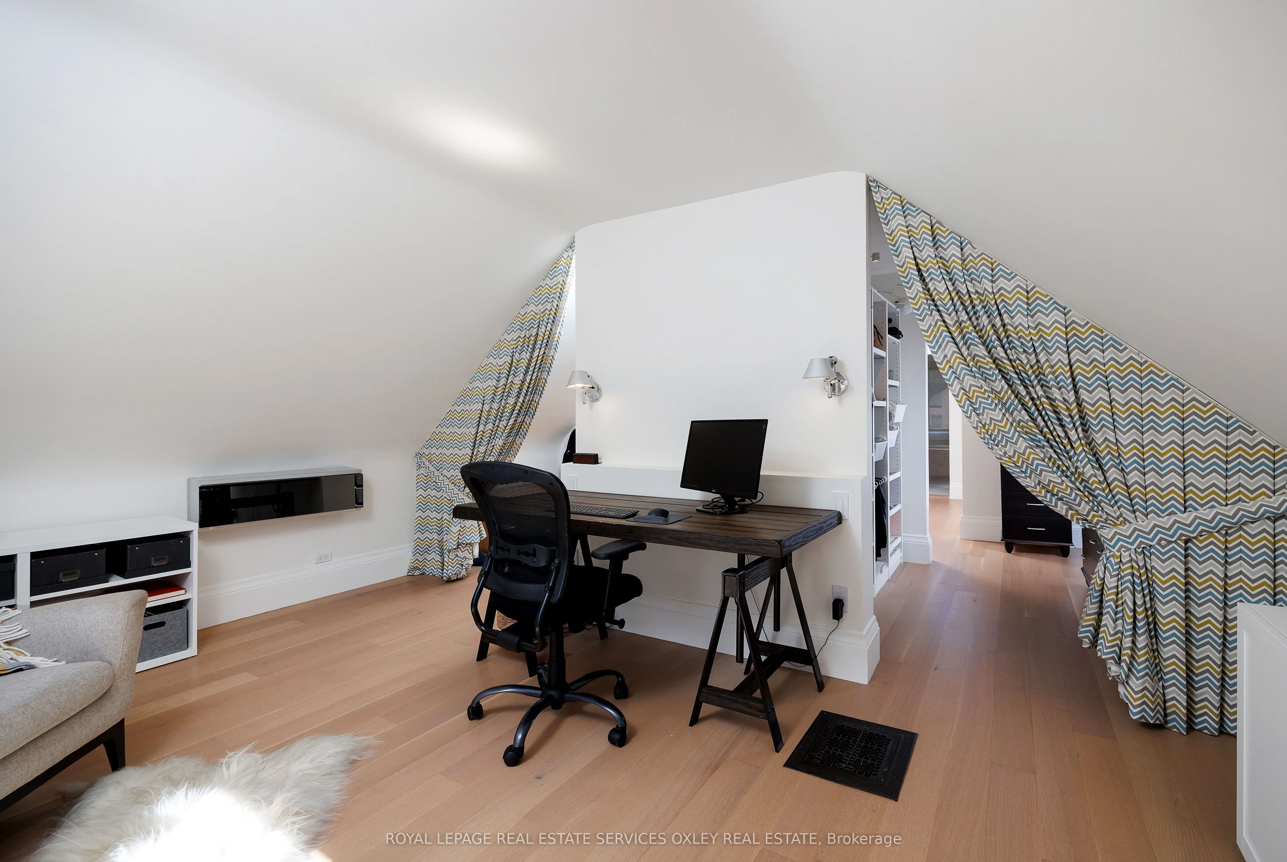 134 Roxborough Street W