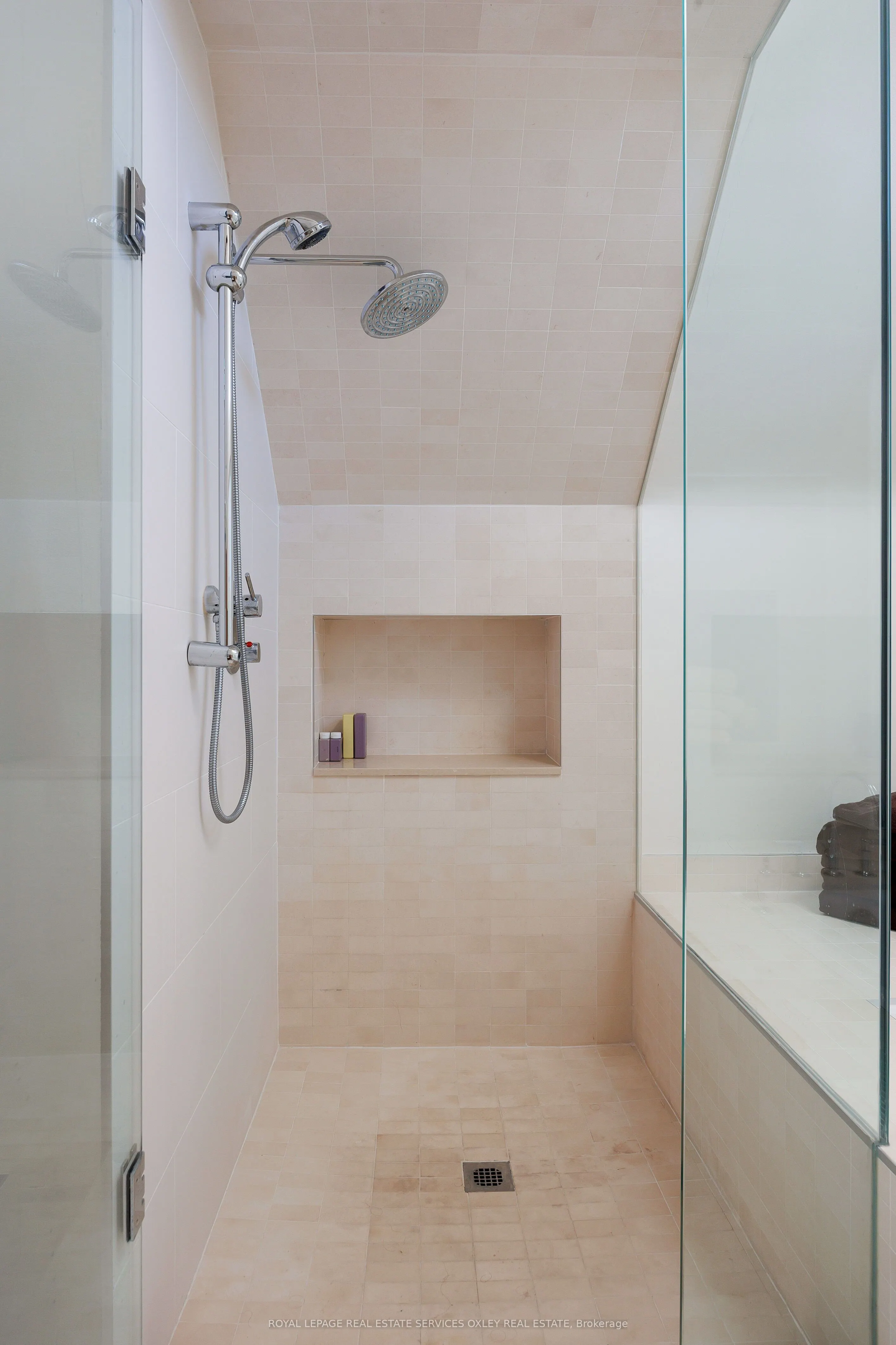 134 Roxborough Street W