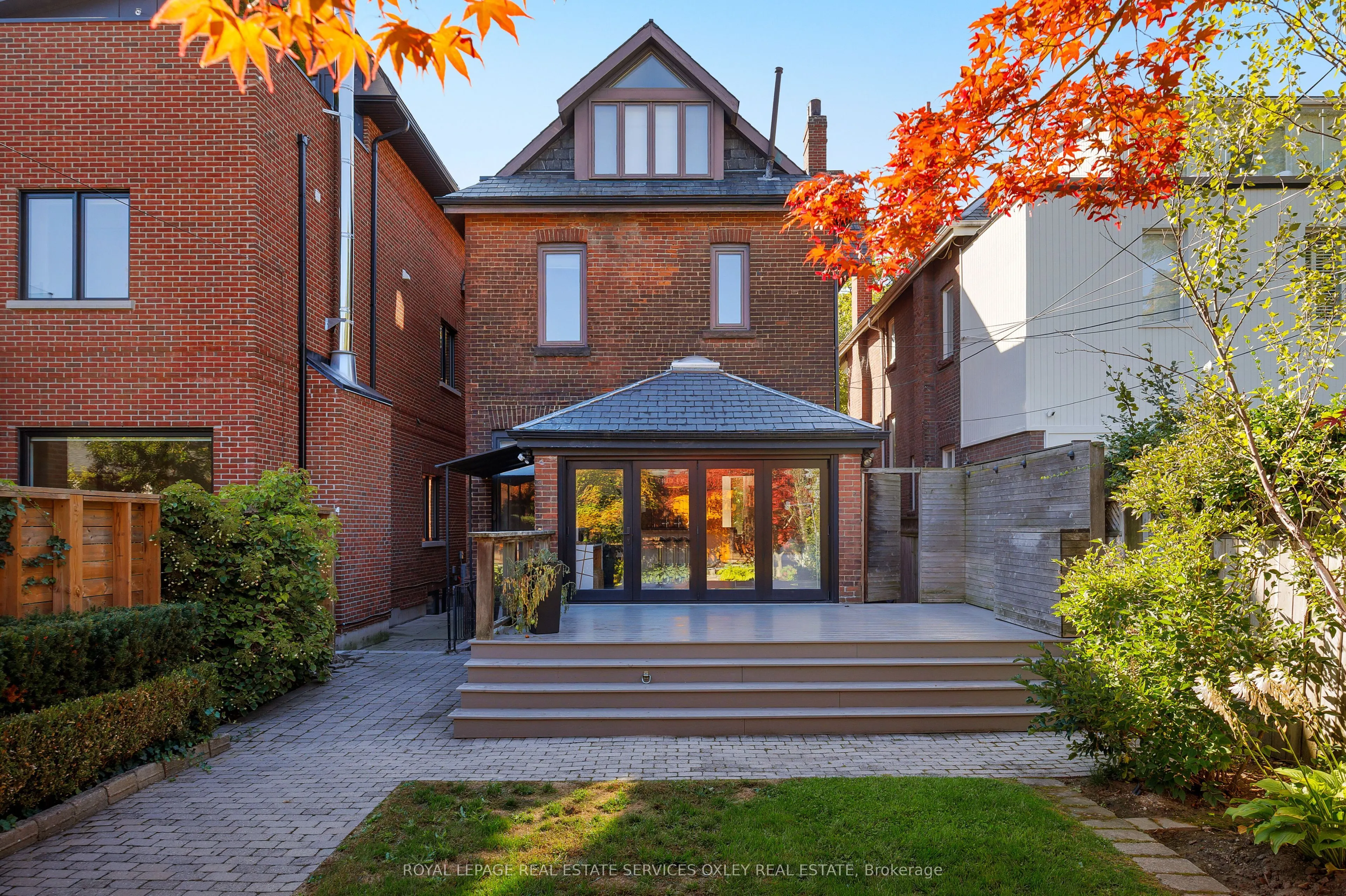 134 Roxborough Street W