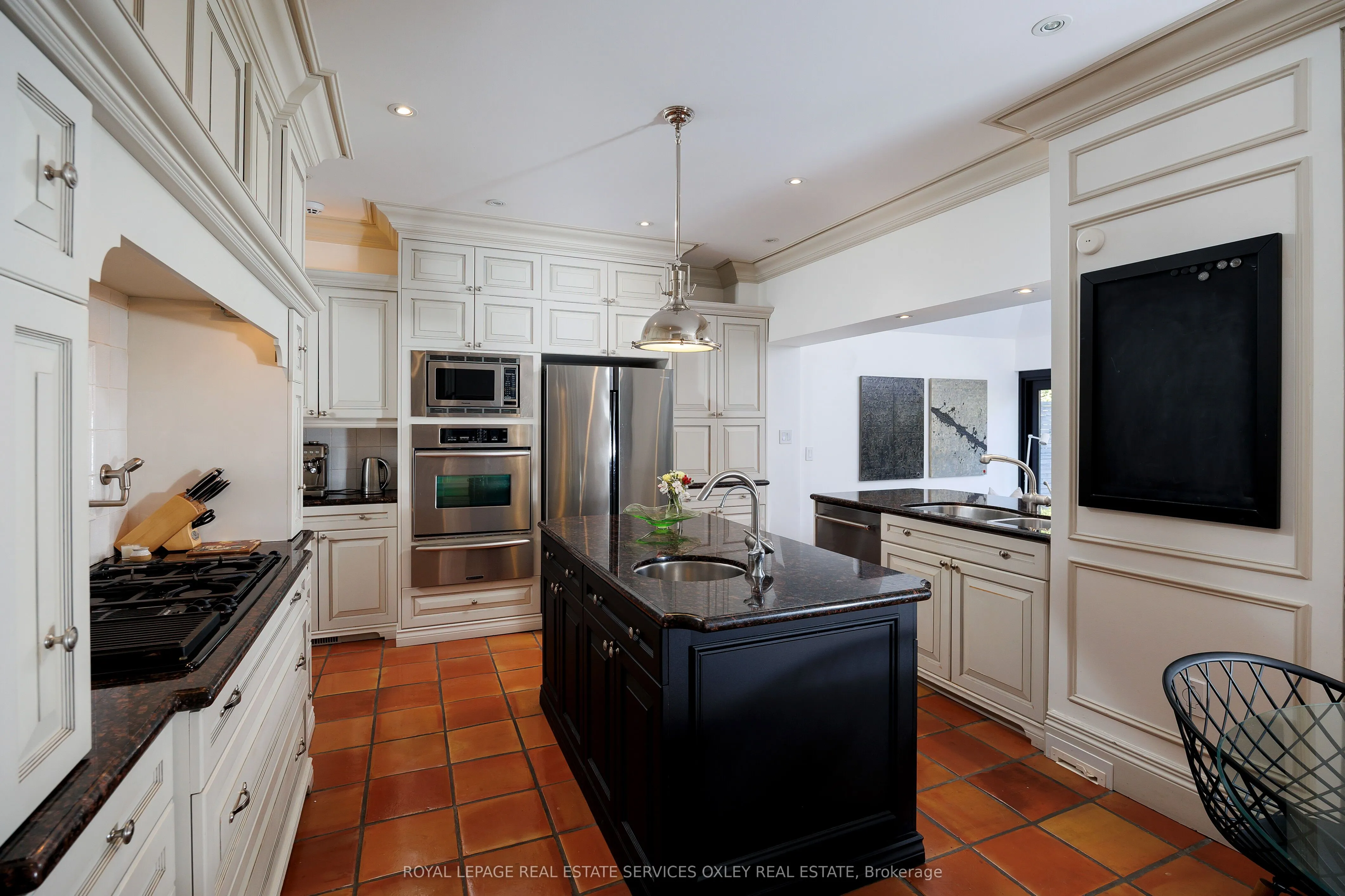 134 Roxborough Street W
