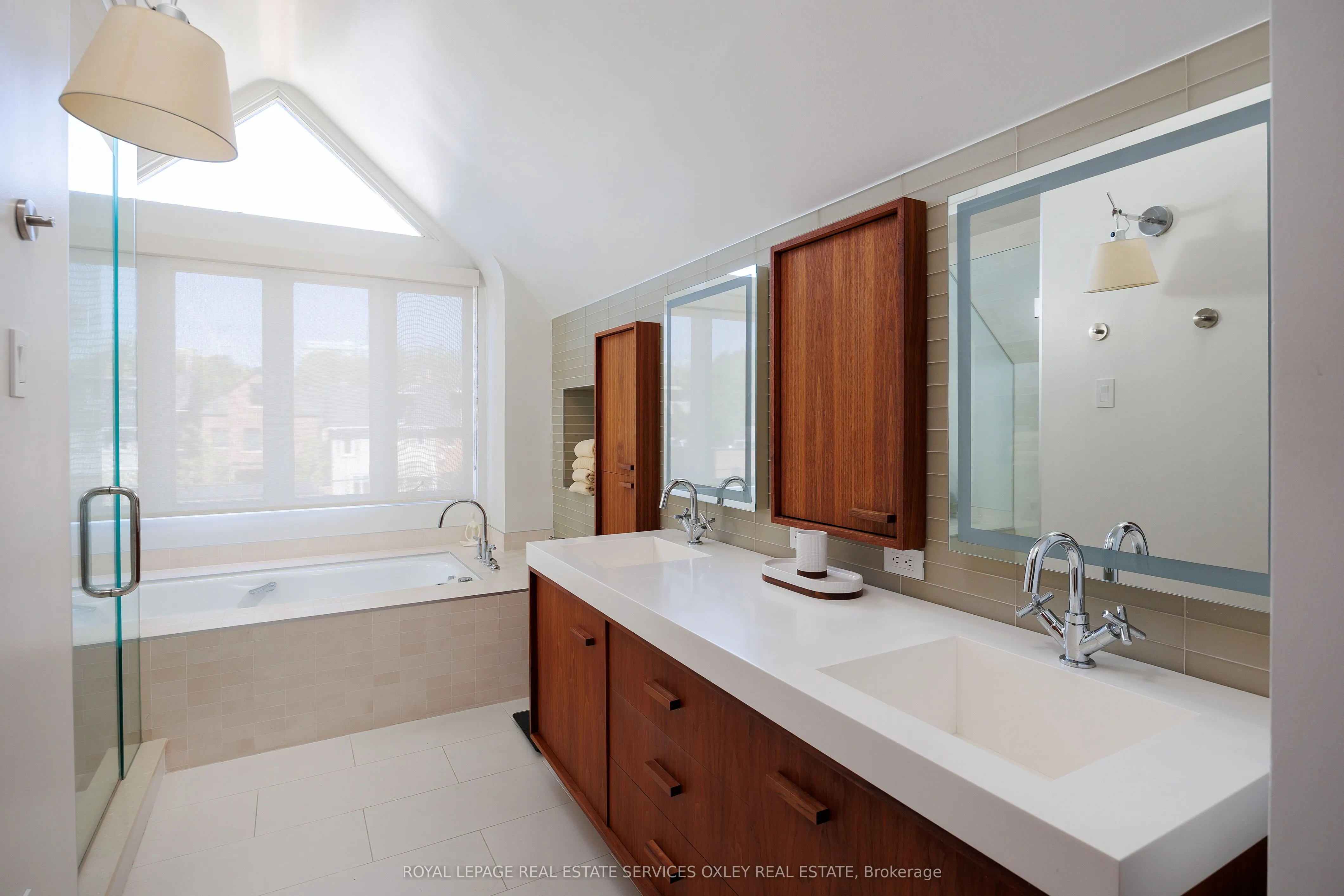 134 Roxborough Street W