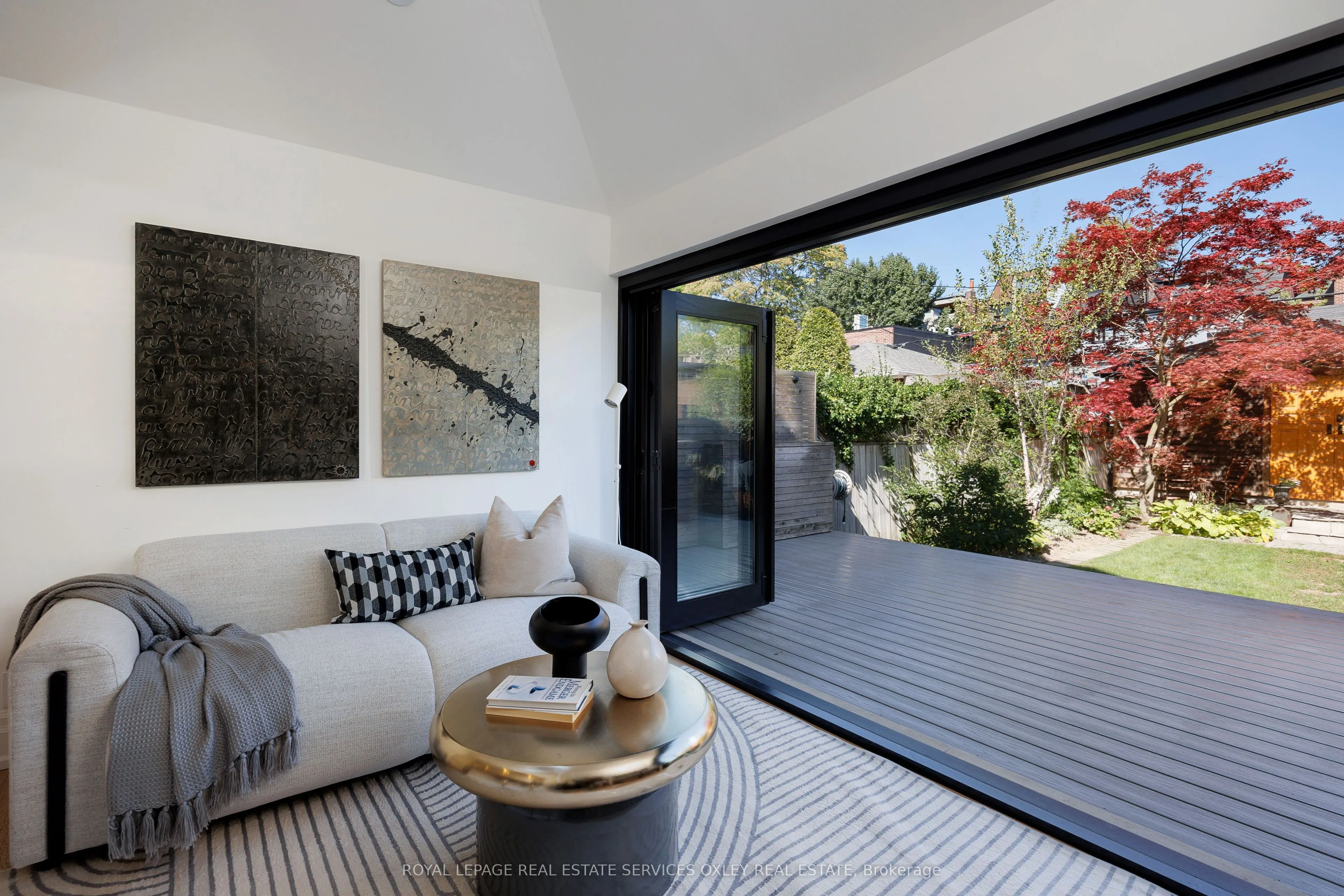 134 Roxborough Street W