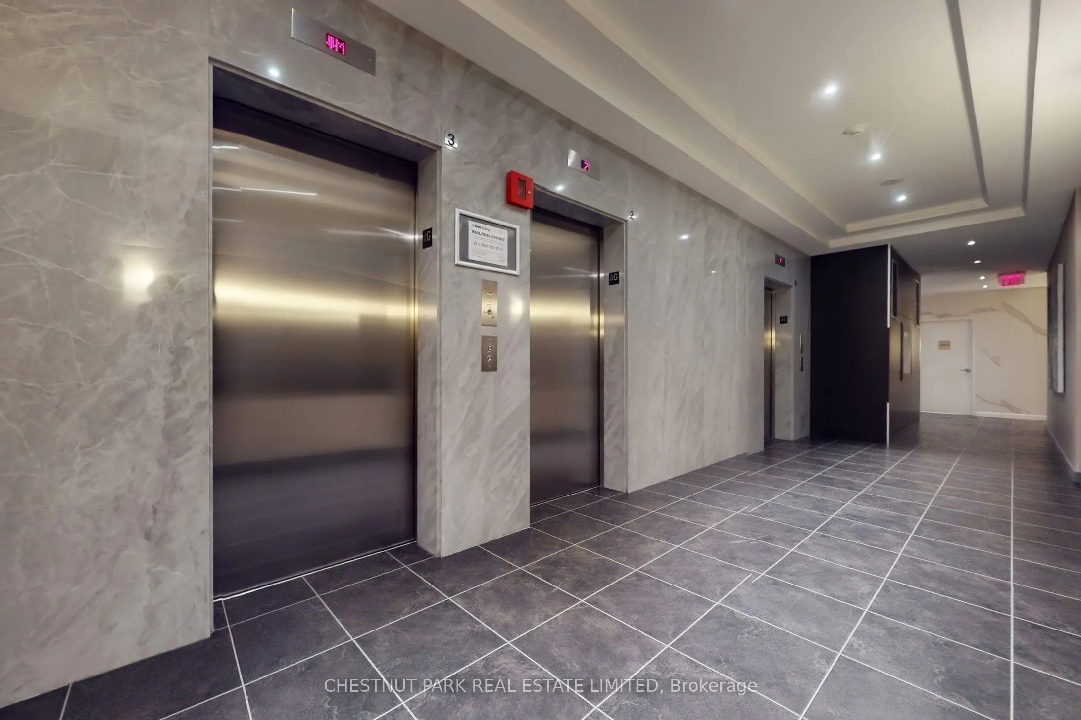 350 Wellington Street W, #G06