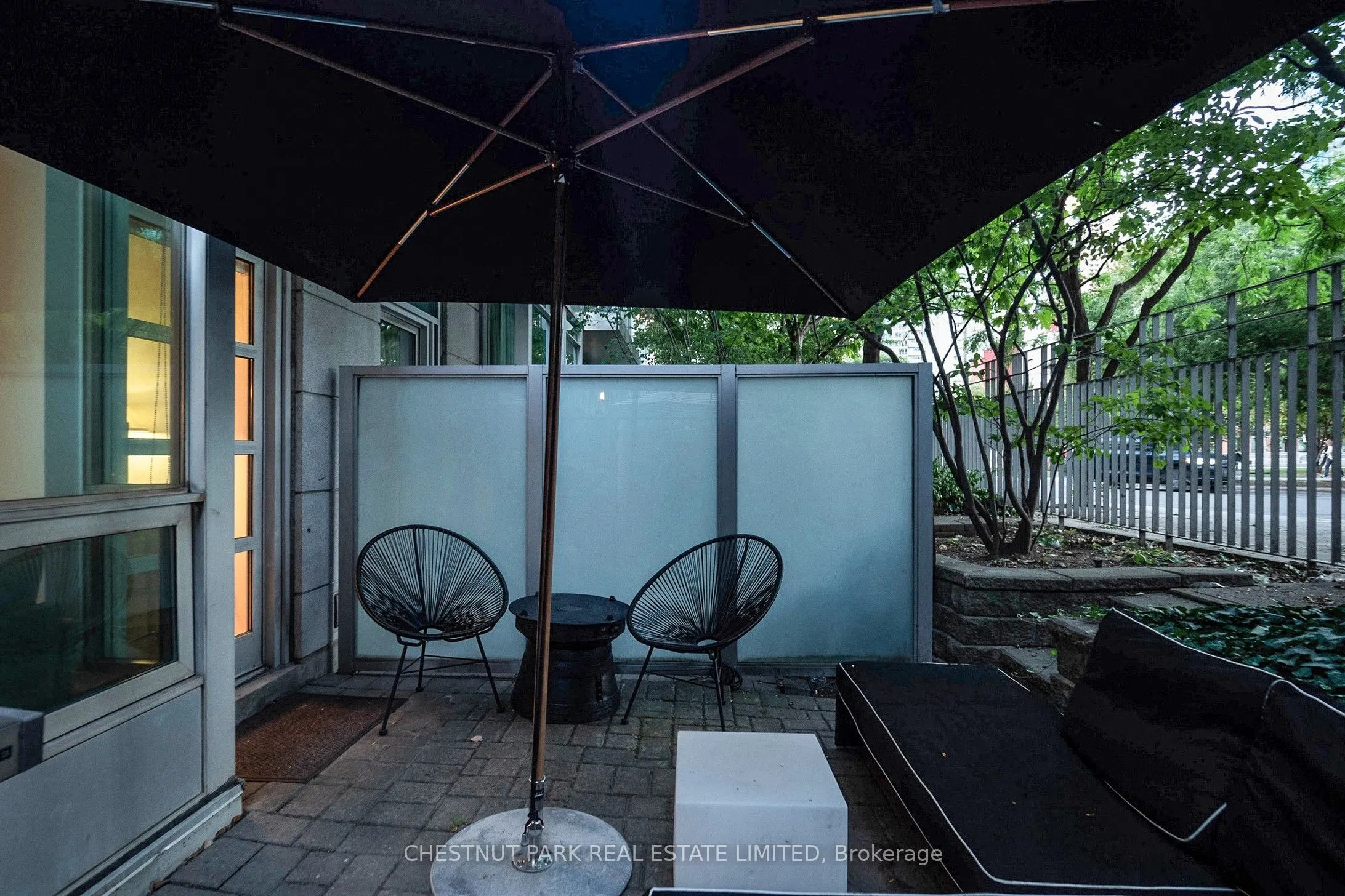 350 Wellington Street W, #G06