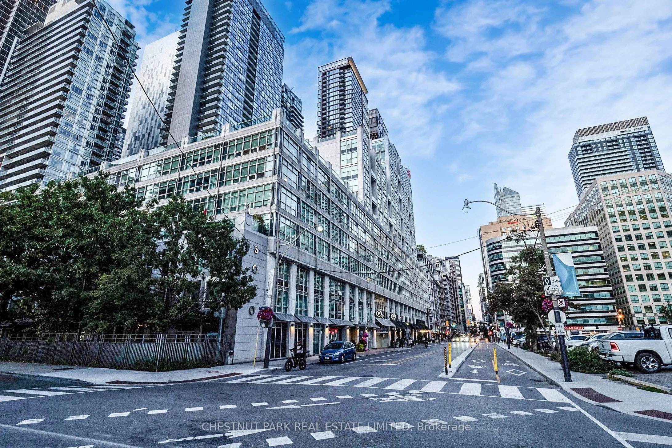 350 Wellington Street W, #G06