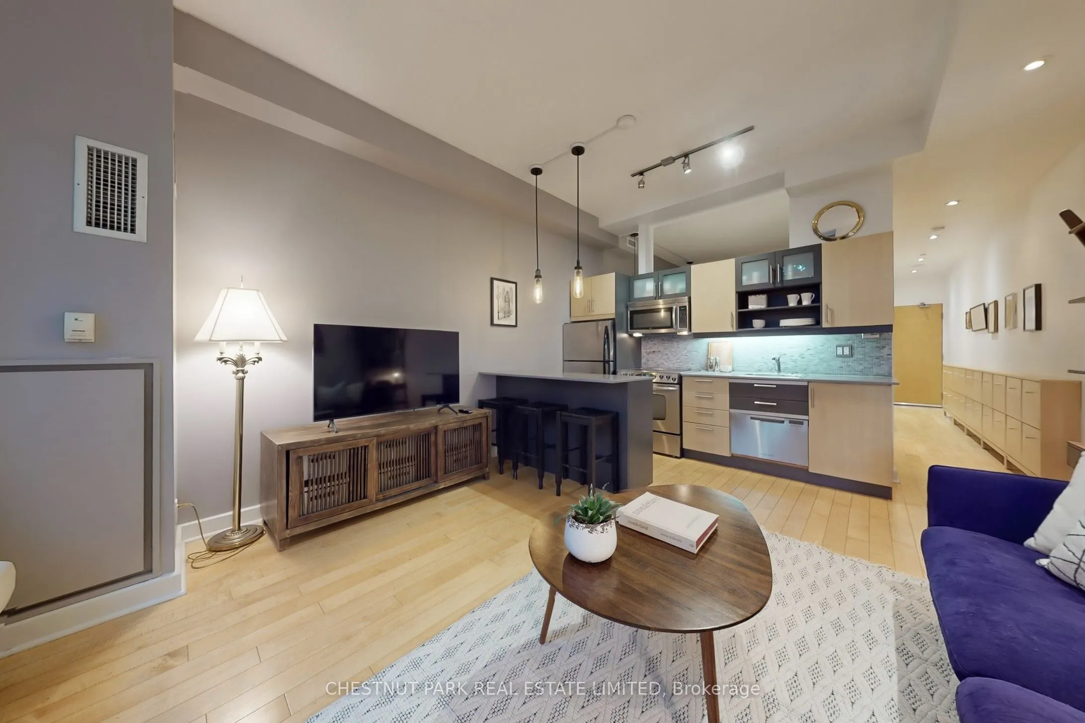 350 Wellington Street W, #G06
