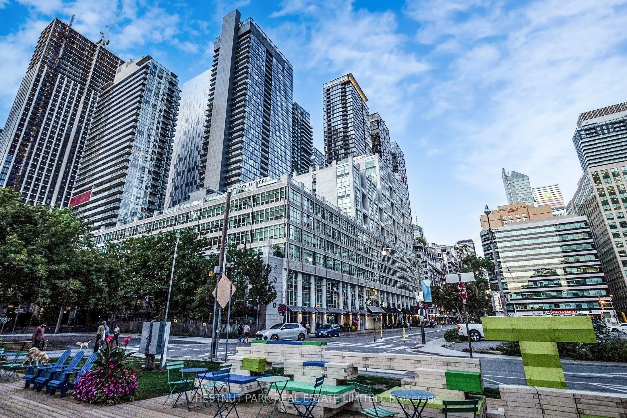 350 Wellington Street W, #G06