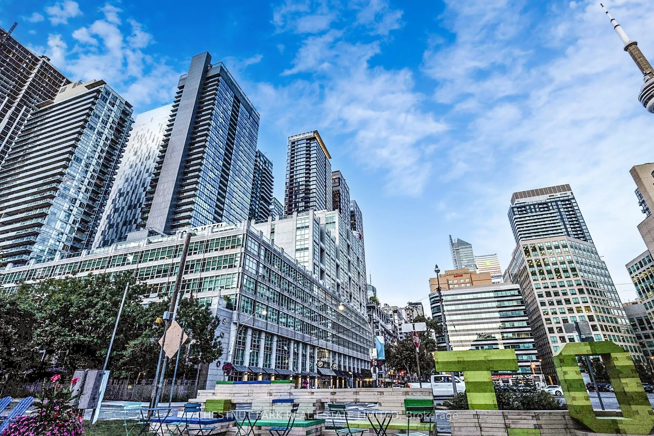 350 Wellington Street W, #G06