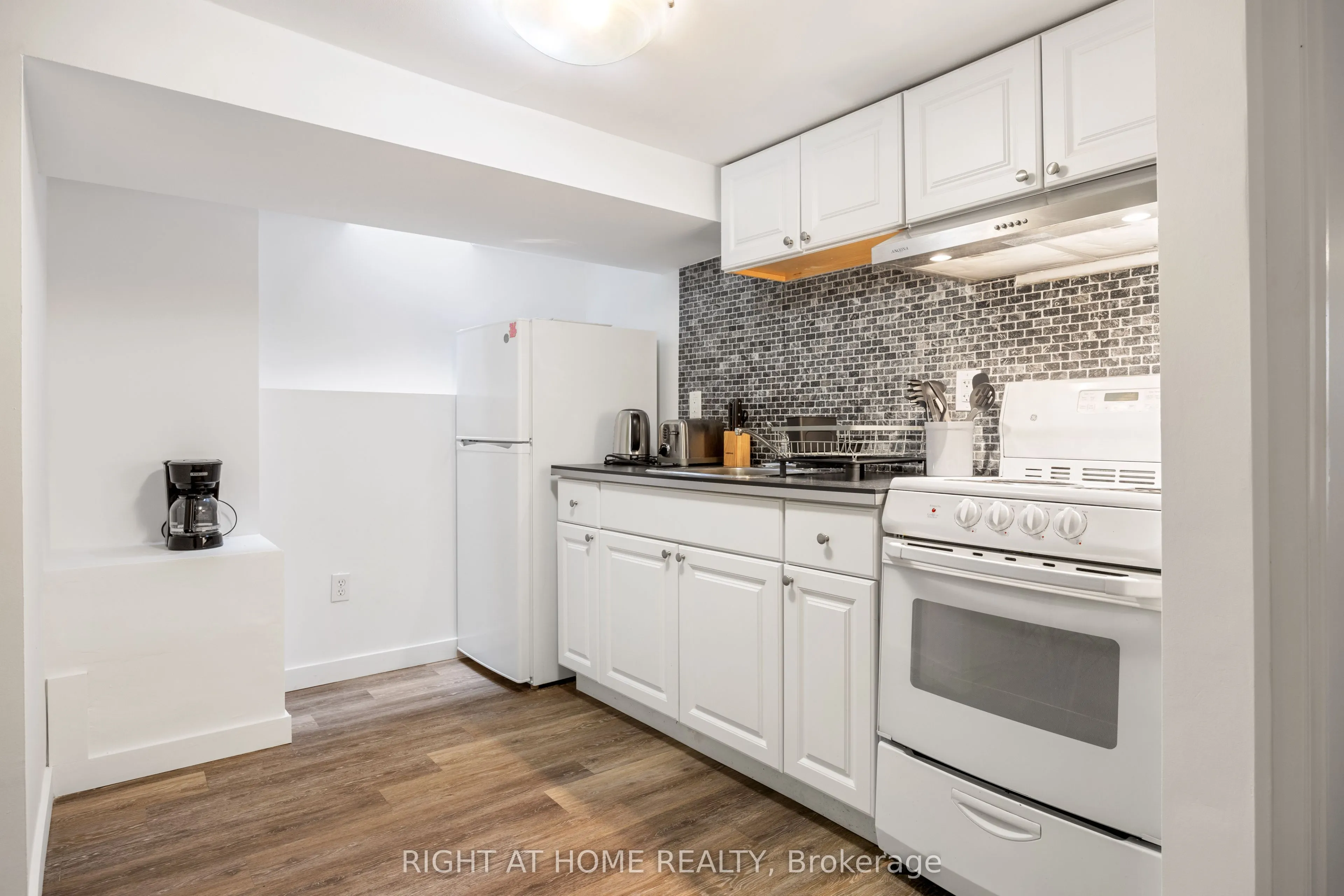 124 Argyle Street, #Basement