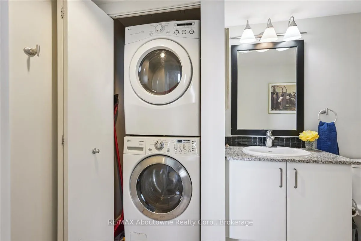 33 Sheppard Avenue E, #2411