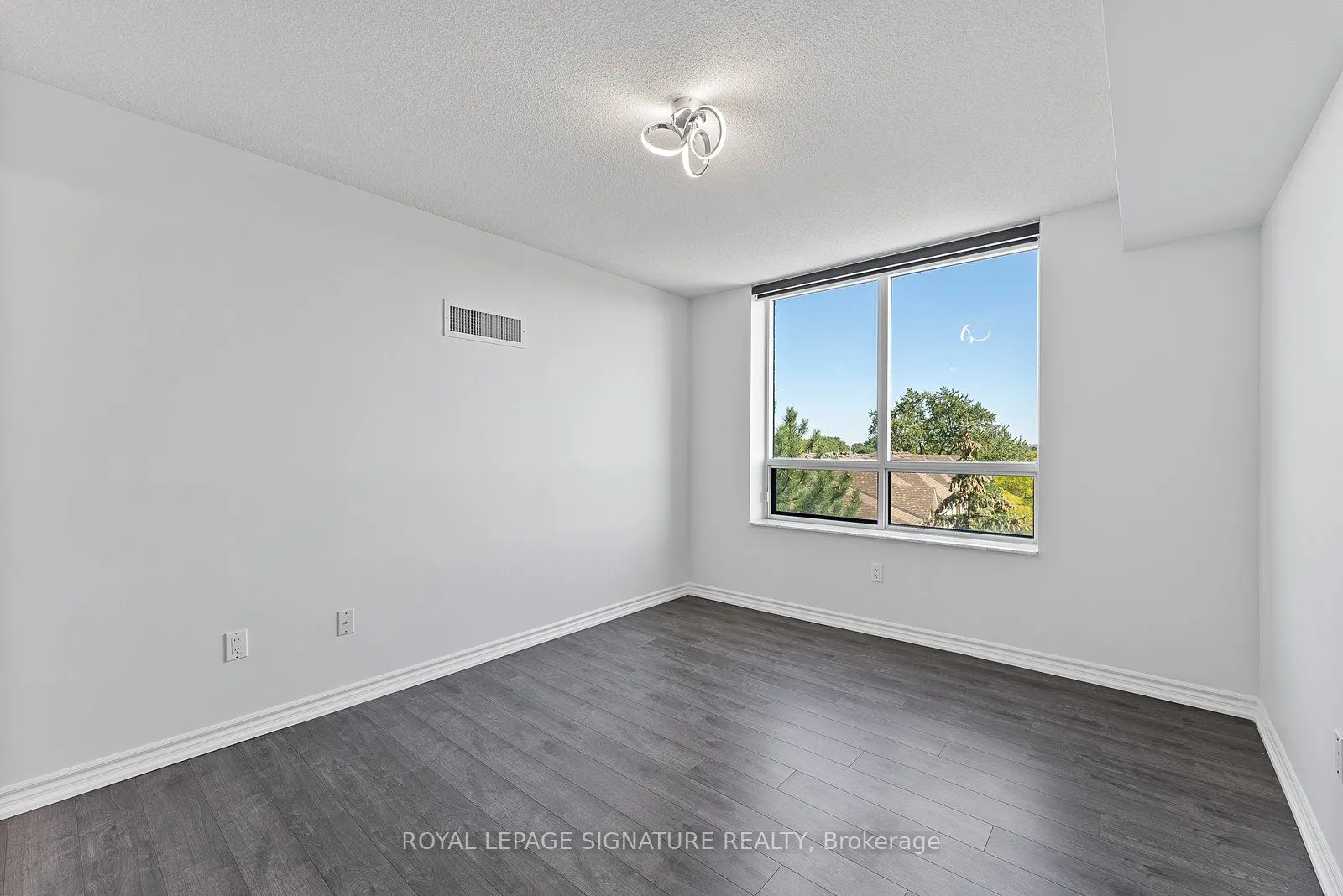 18 Sommerset Way, #818
