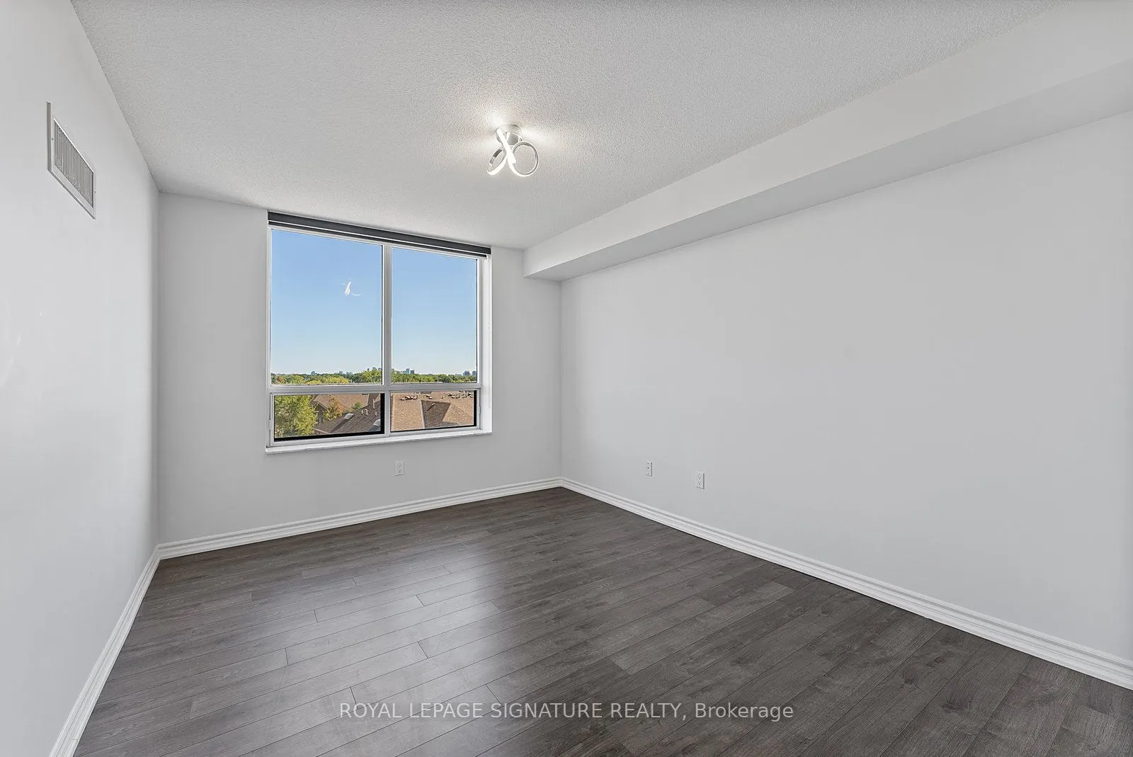 18 Sommerset Way, #818