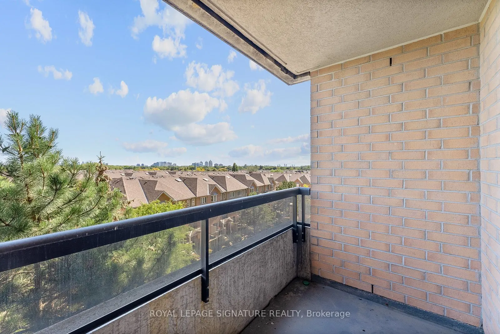 18 Sommerset Way, #818