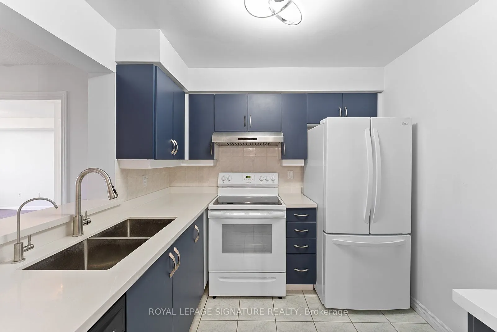 18 Sommerset Way, #818