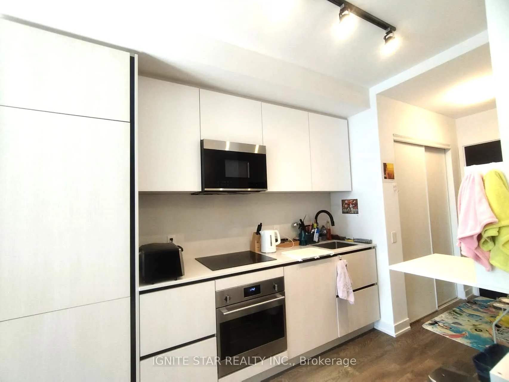 108 peter Street, #1908