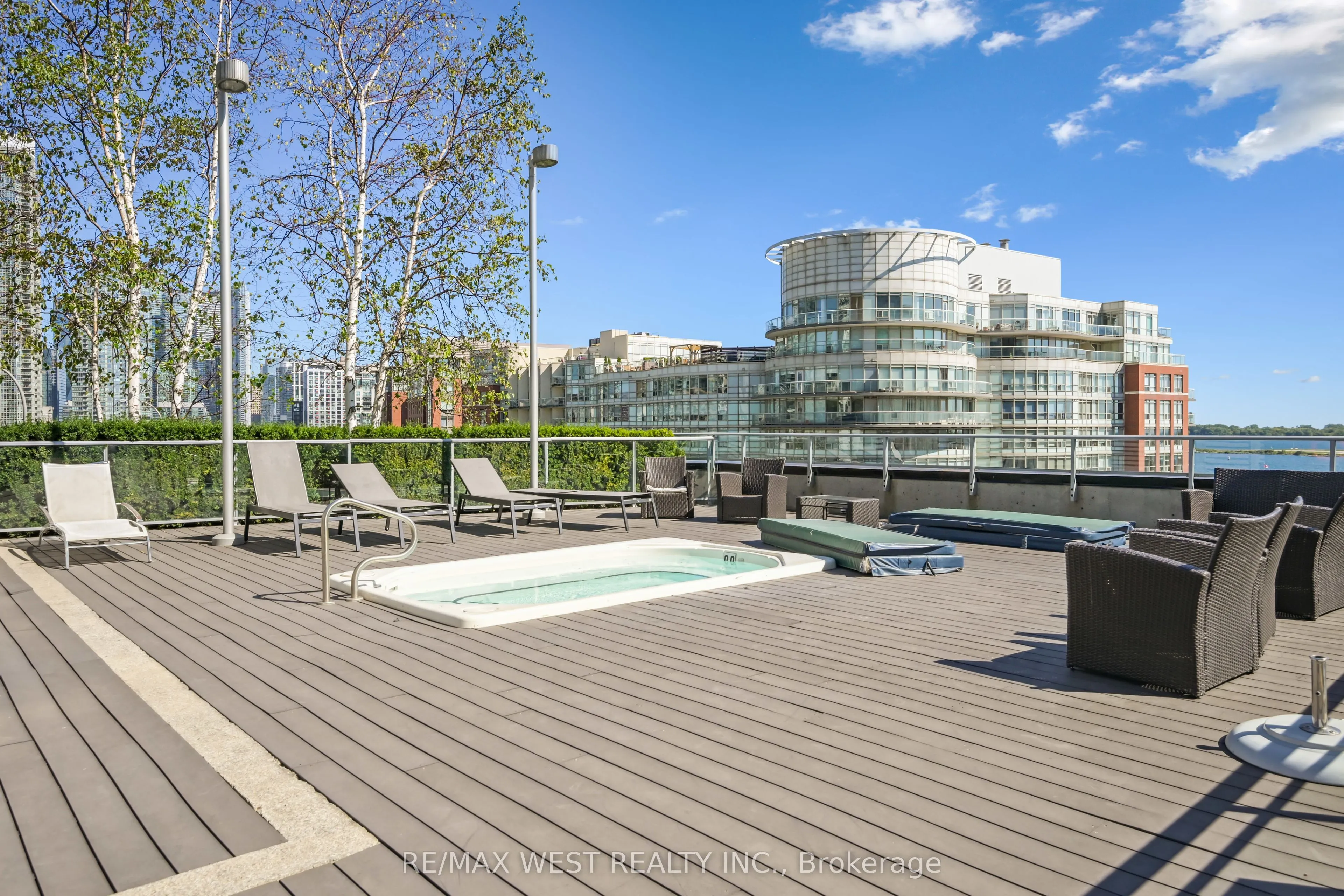 38 Dan Leckie Way, #2612