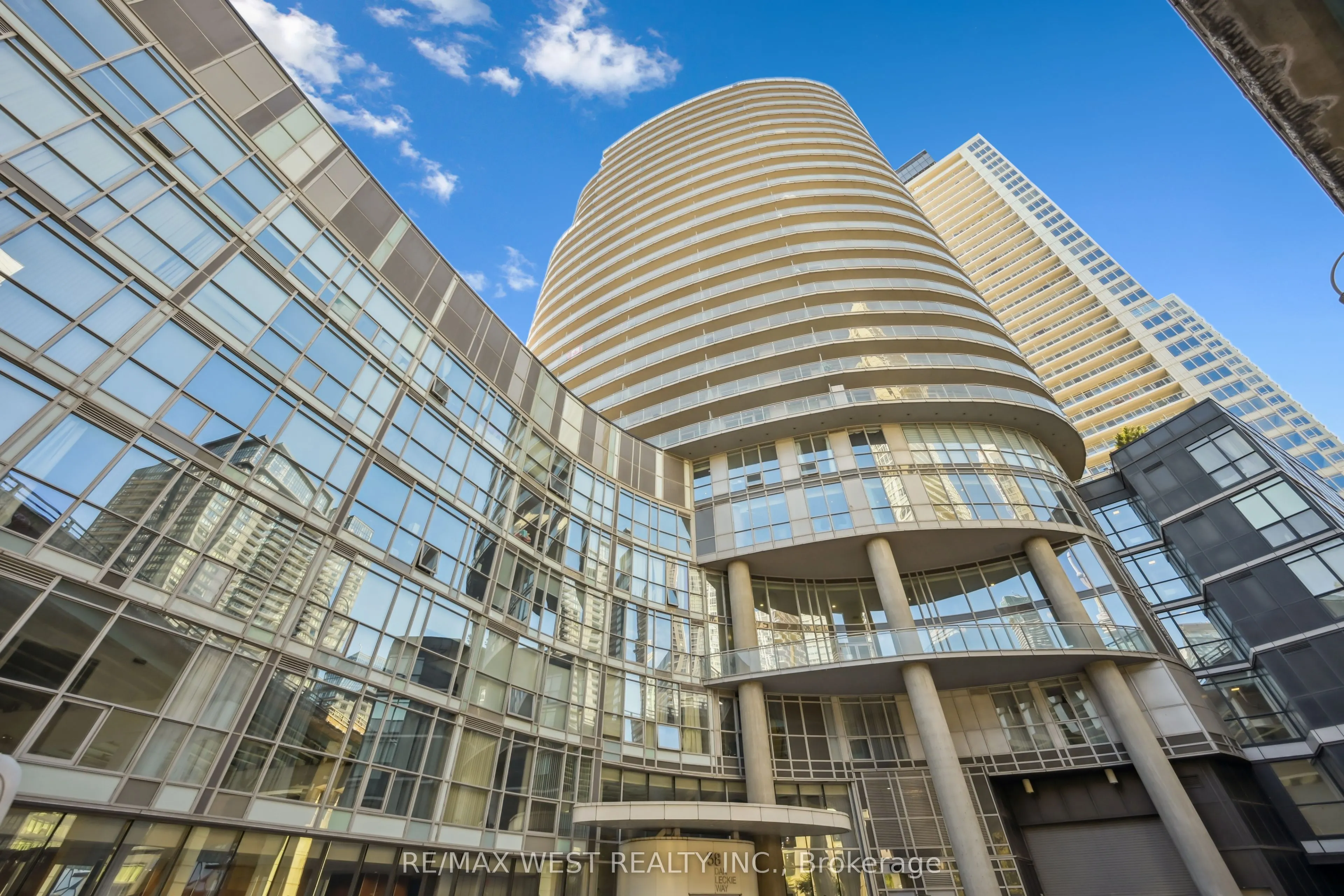 38 Dan Leckie Way, #2612