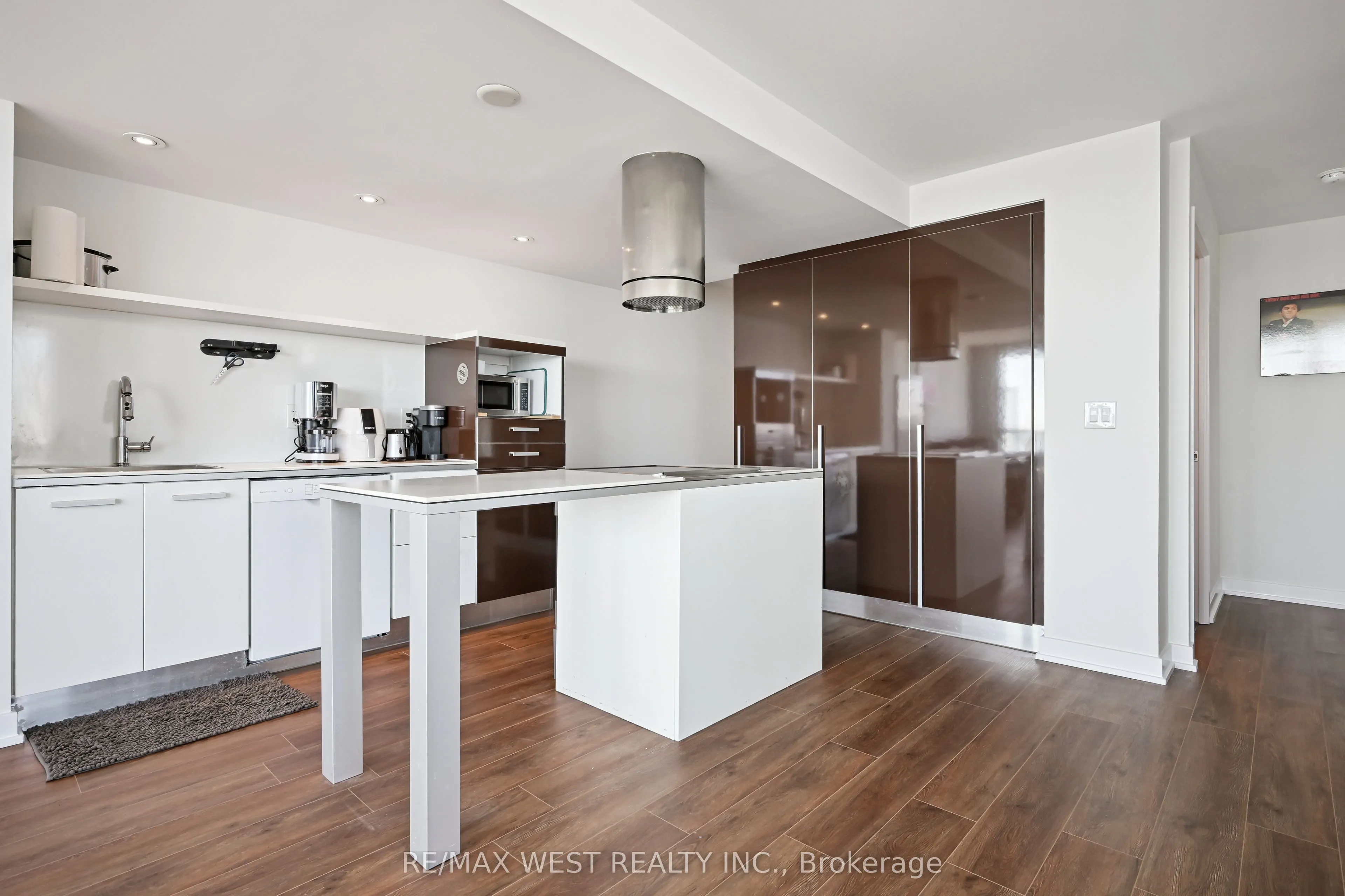 38 Dan Leckie Way, #2612