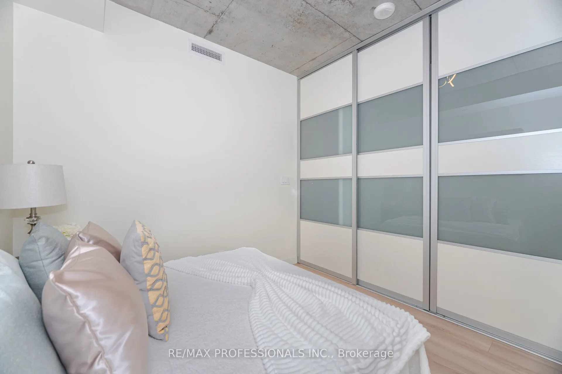 111 Bathurst Street, #716