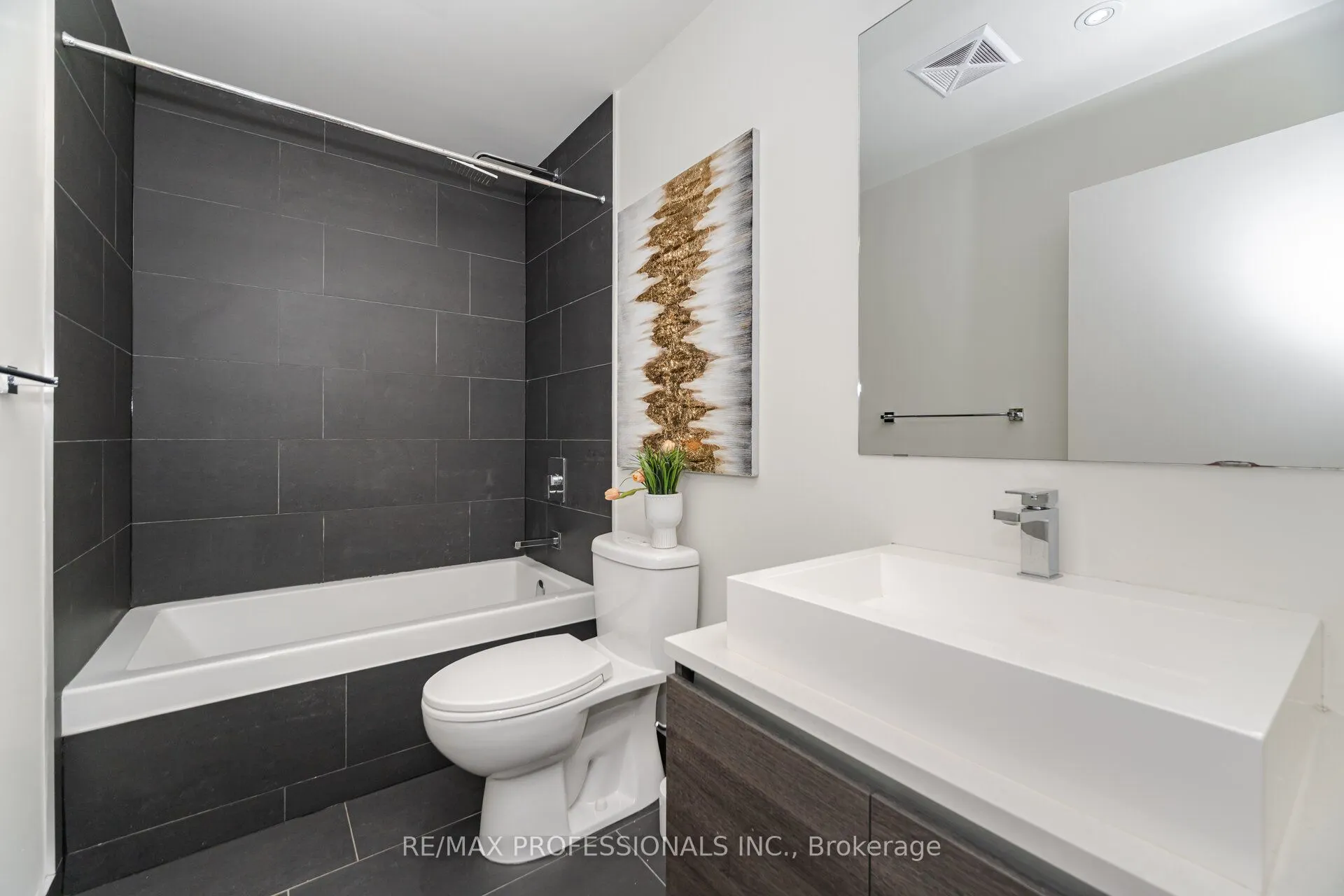 111 Bathurst Street, #716