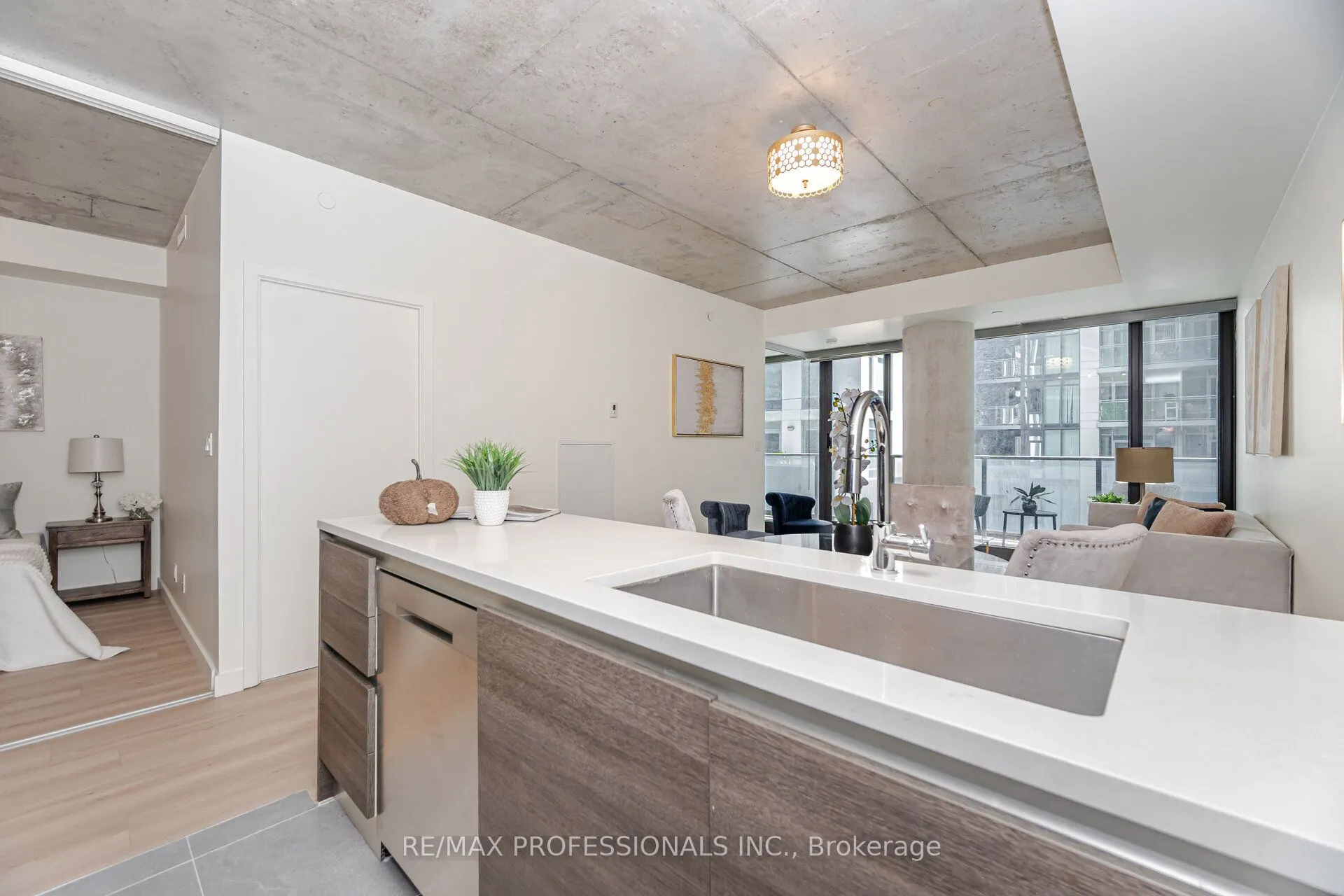 111 Bathurst Street, #716