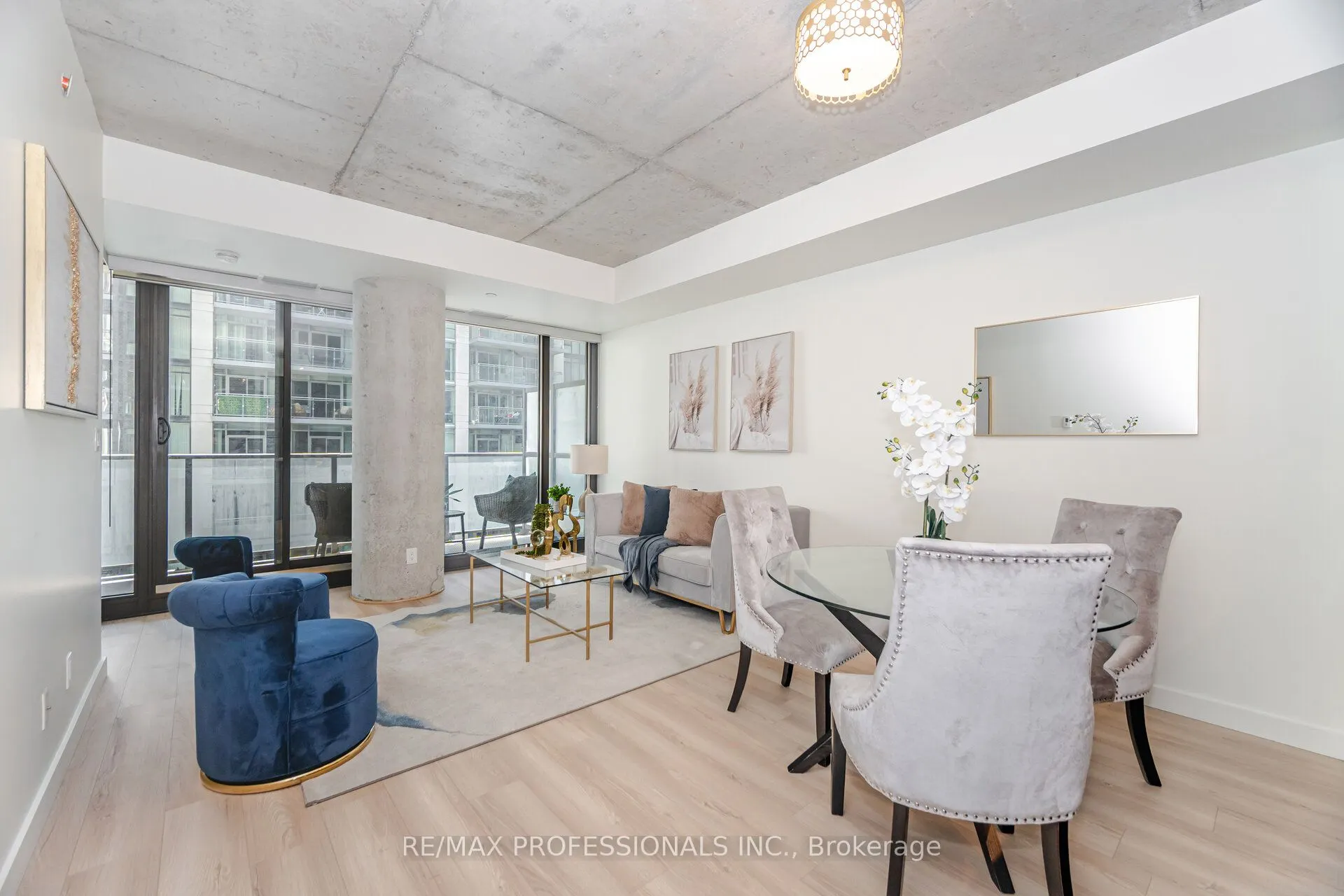 111 Bathurst Street, #716