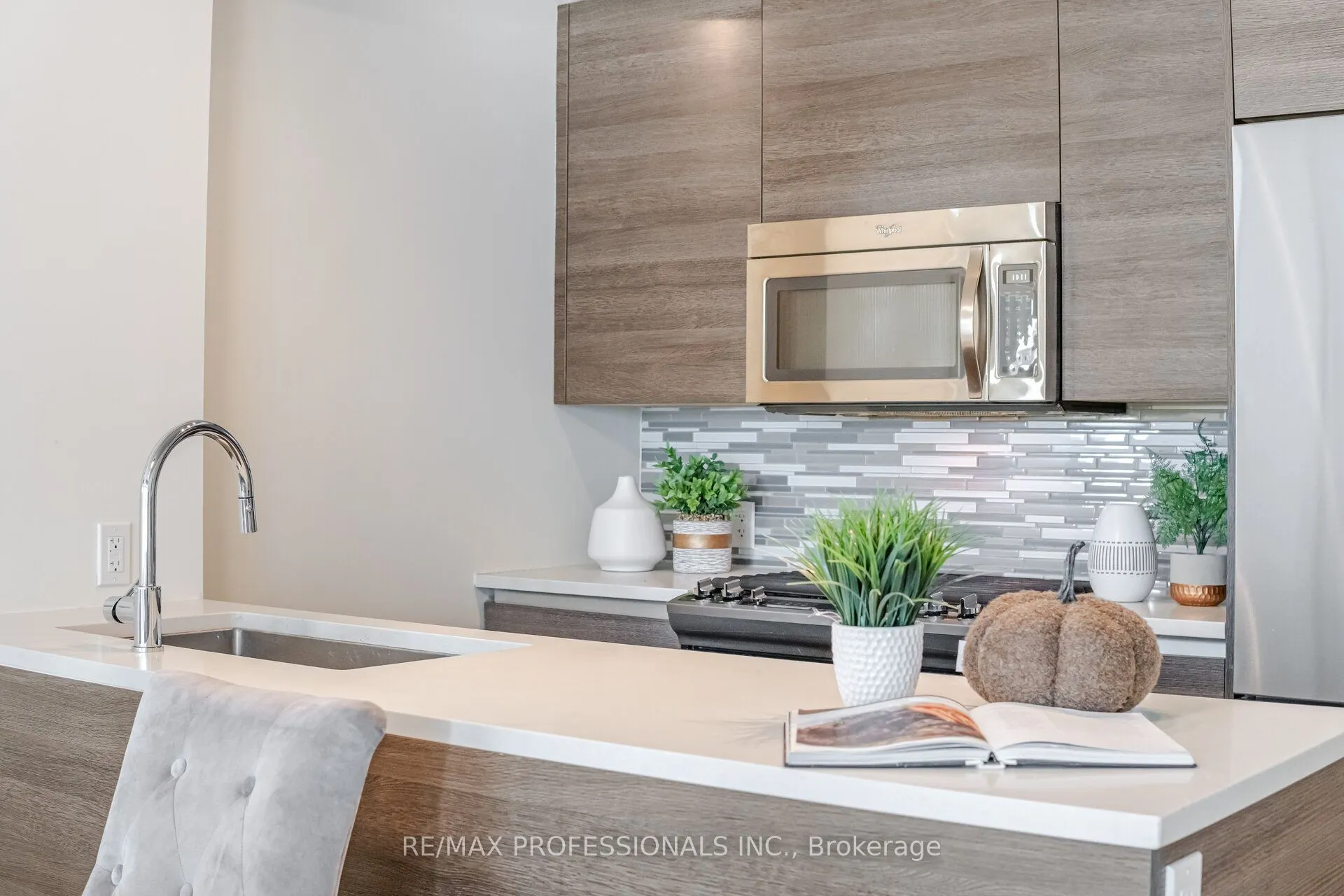 111 Bathurst Street, #716