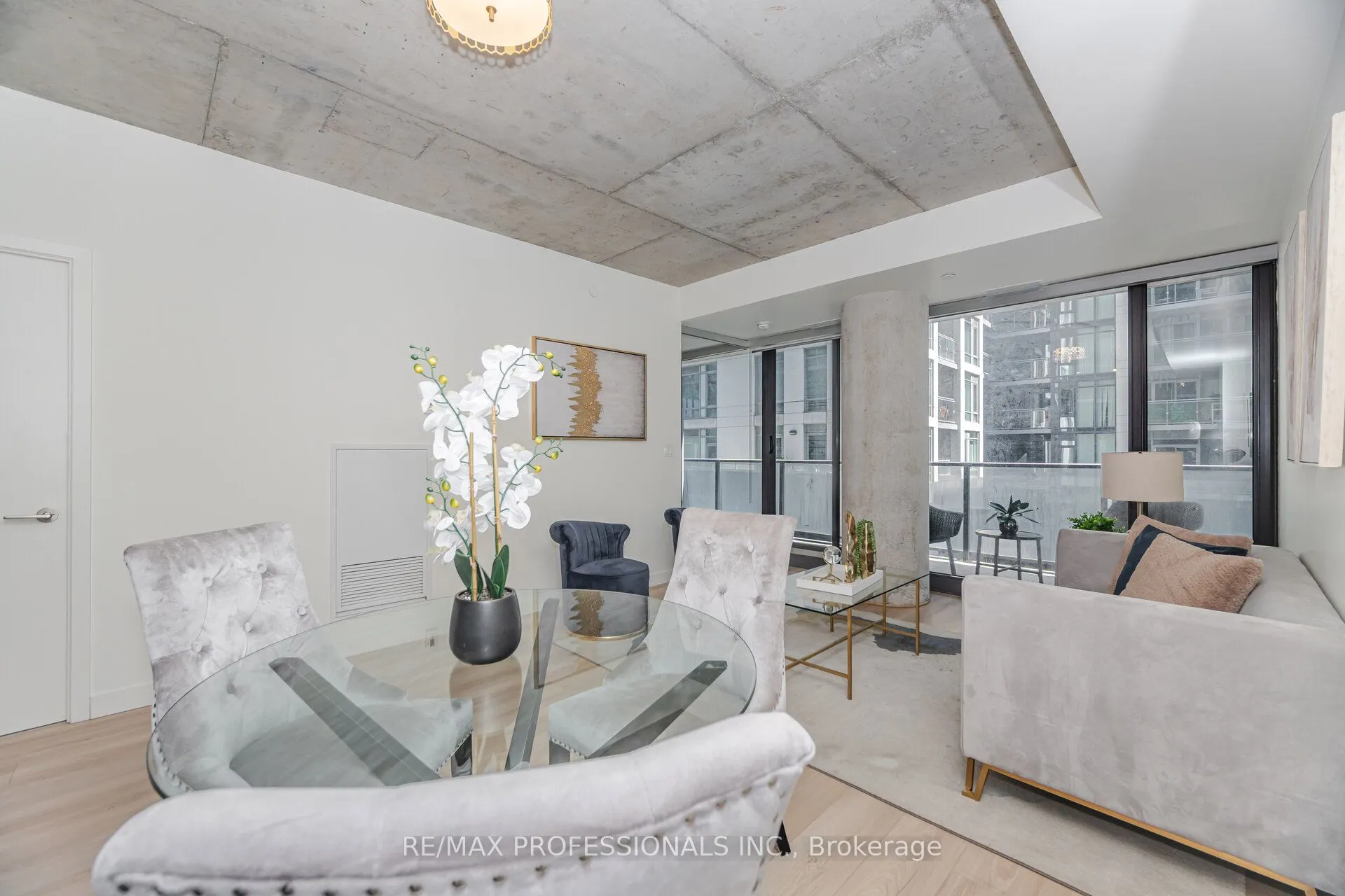 111 Bathurst Street, #716