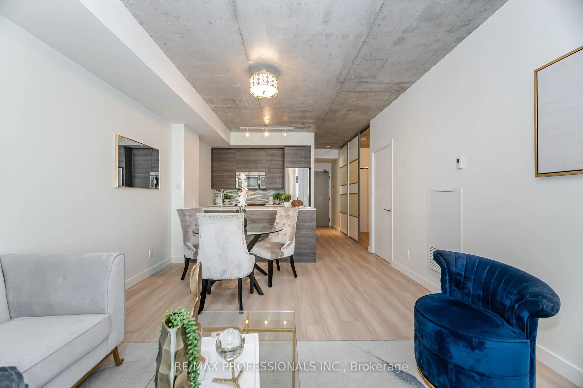 111 Bathurst Street, #716