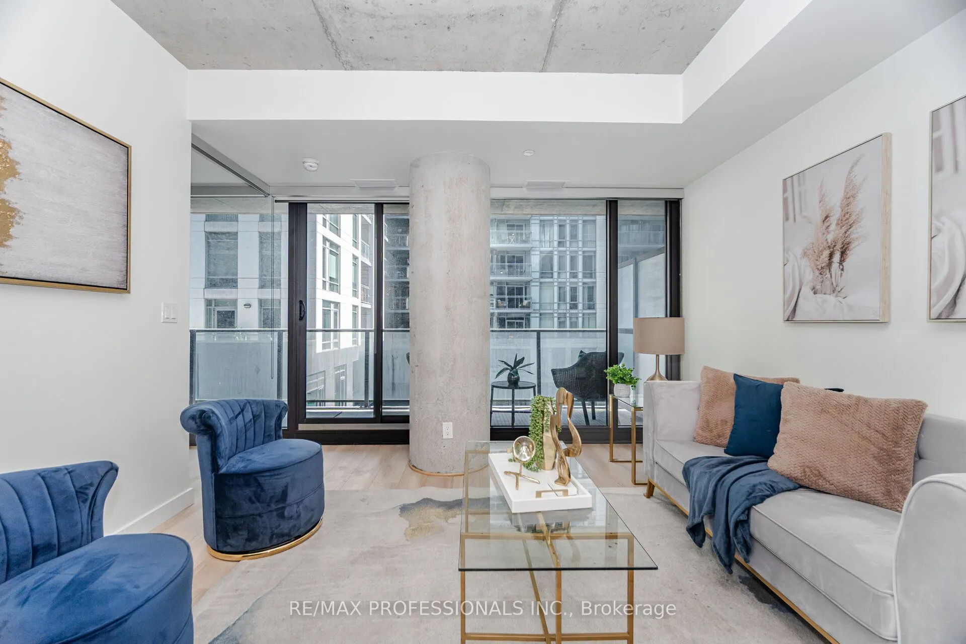 111 Bathurst Street, #716