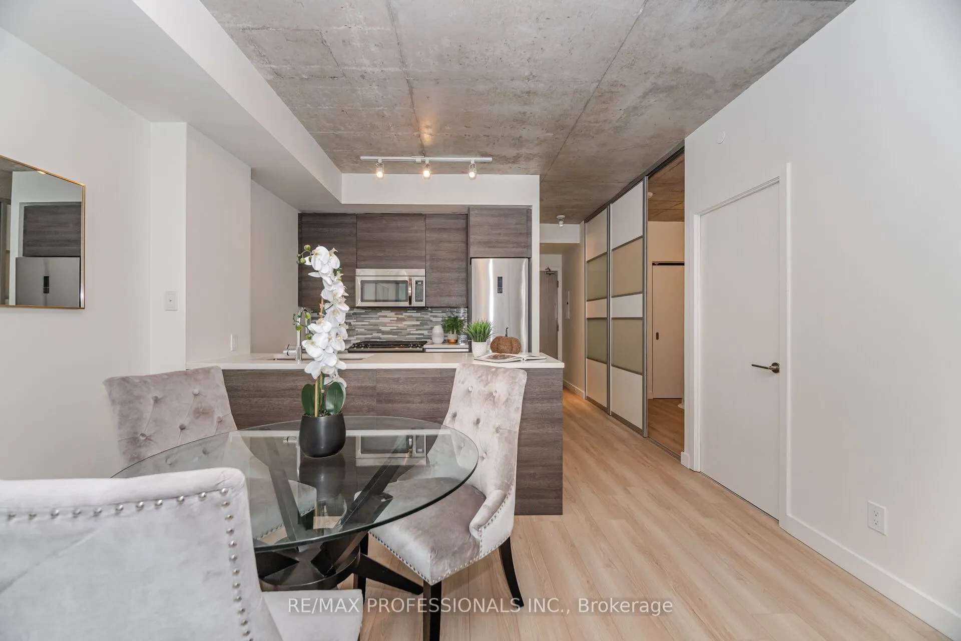 111 Bathurst Street, #716