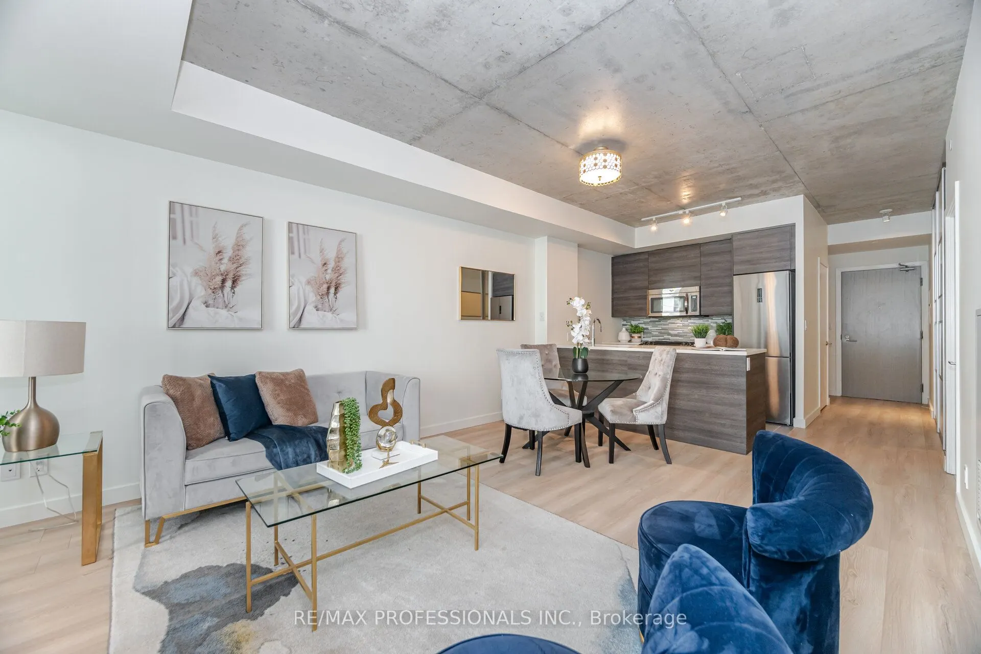 111 Bathurst Street, #716