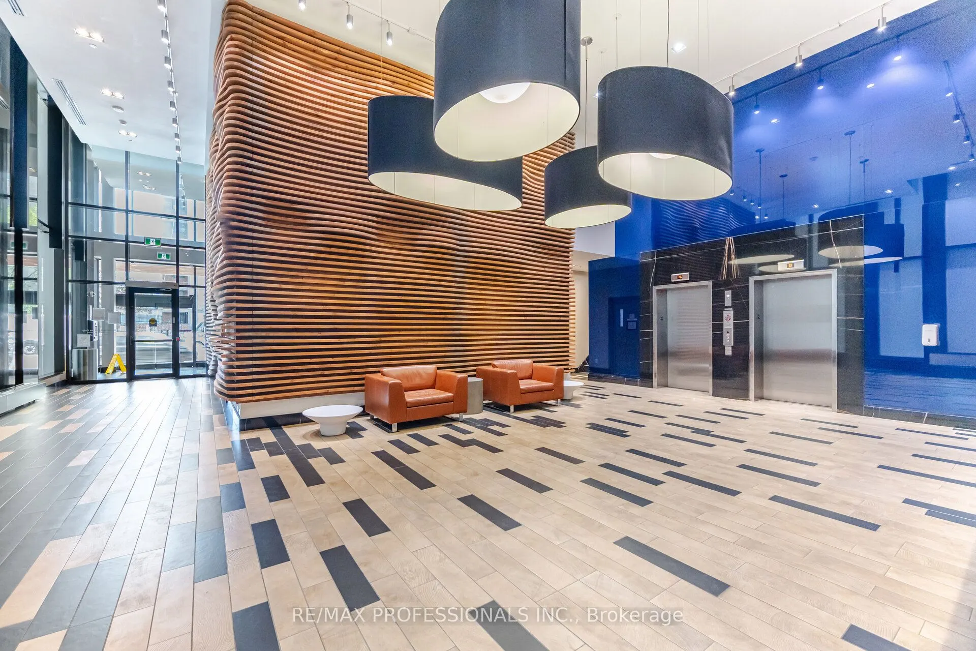 111 Bathurst Street, #716