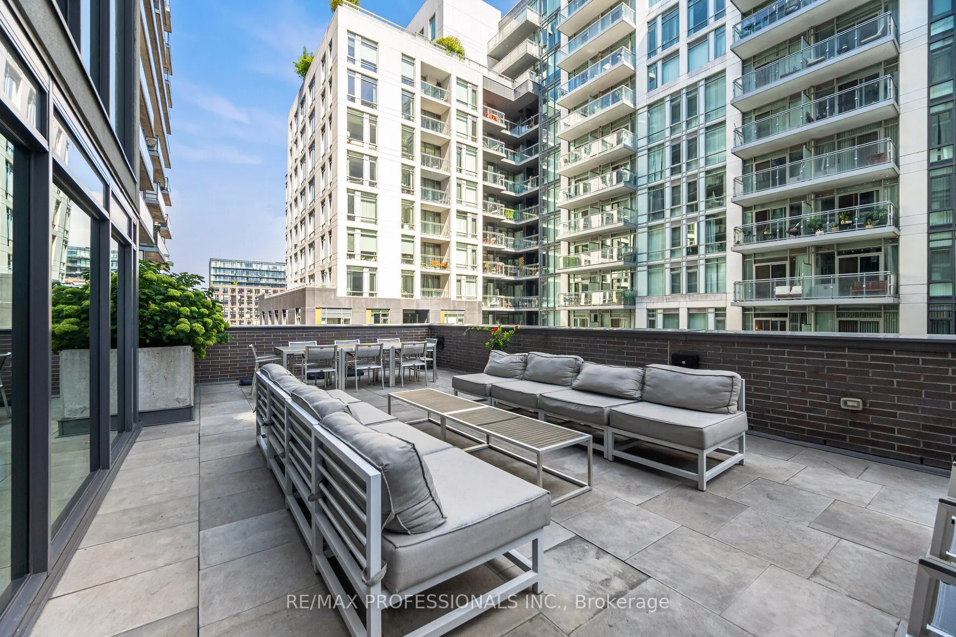 111 Bathurst Street, #716