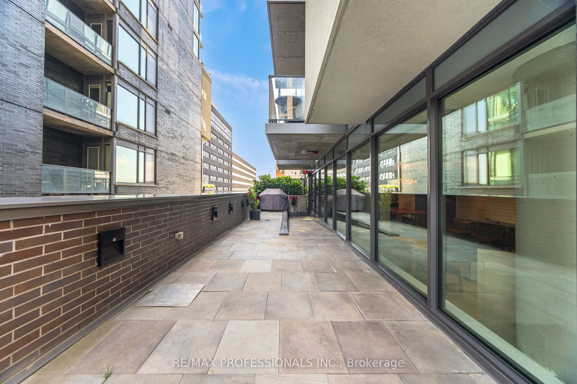 111 Bathurst Street, #716