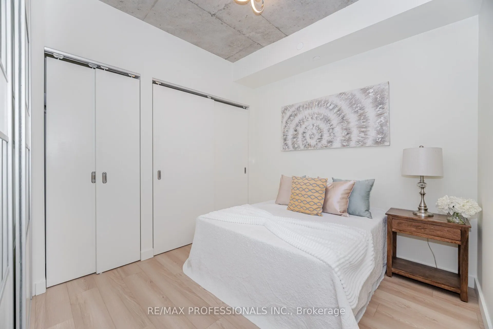 111 Bathurst Street, #716